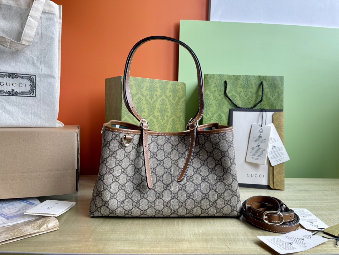 Gvc*1 Medium Emblem Shoulder Bag-31*18*11cm