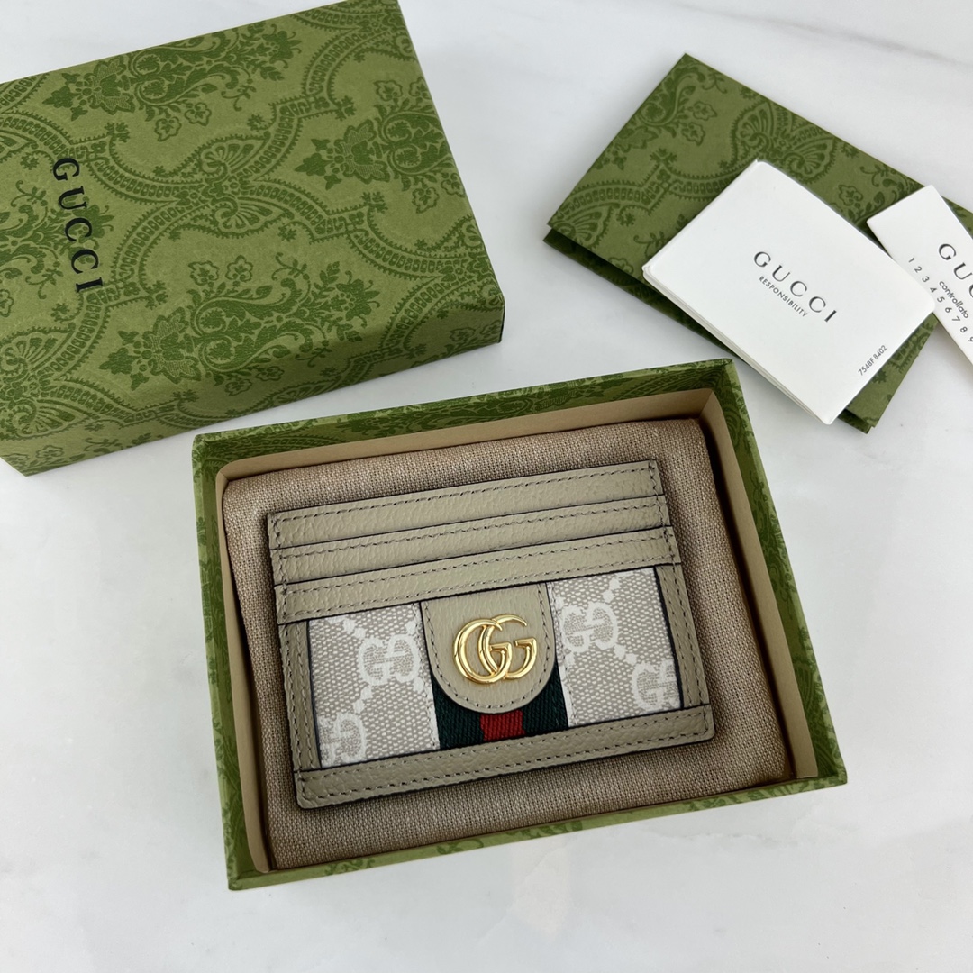G*u*i wallet-10*7.5cm