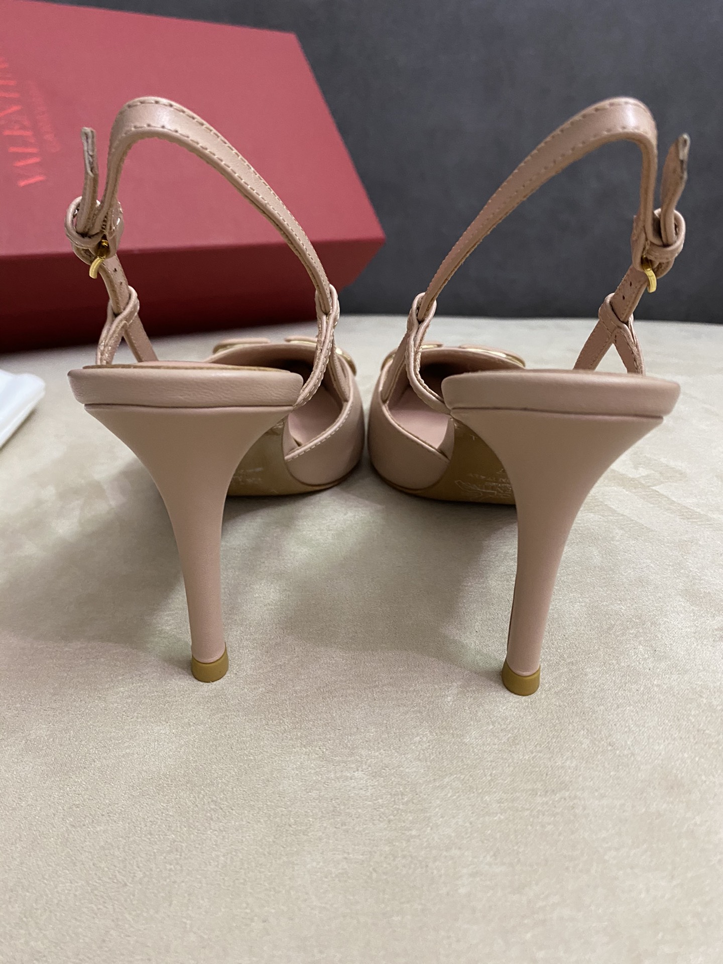 Va1e*ntin0 heels