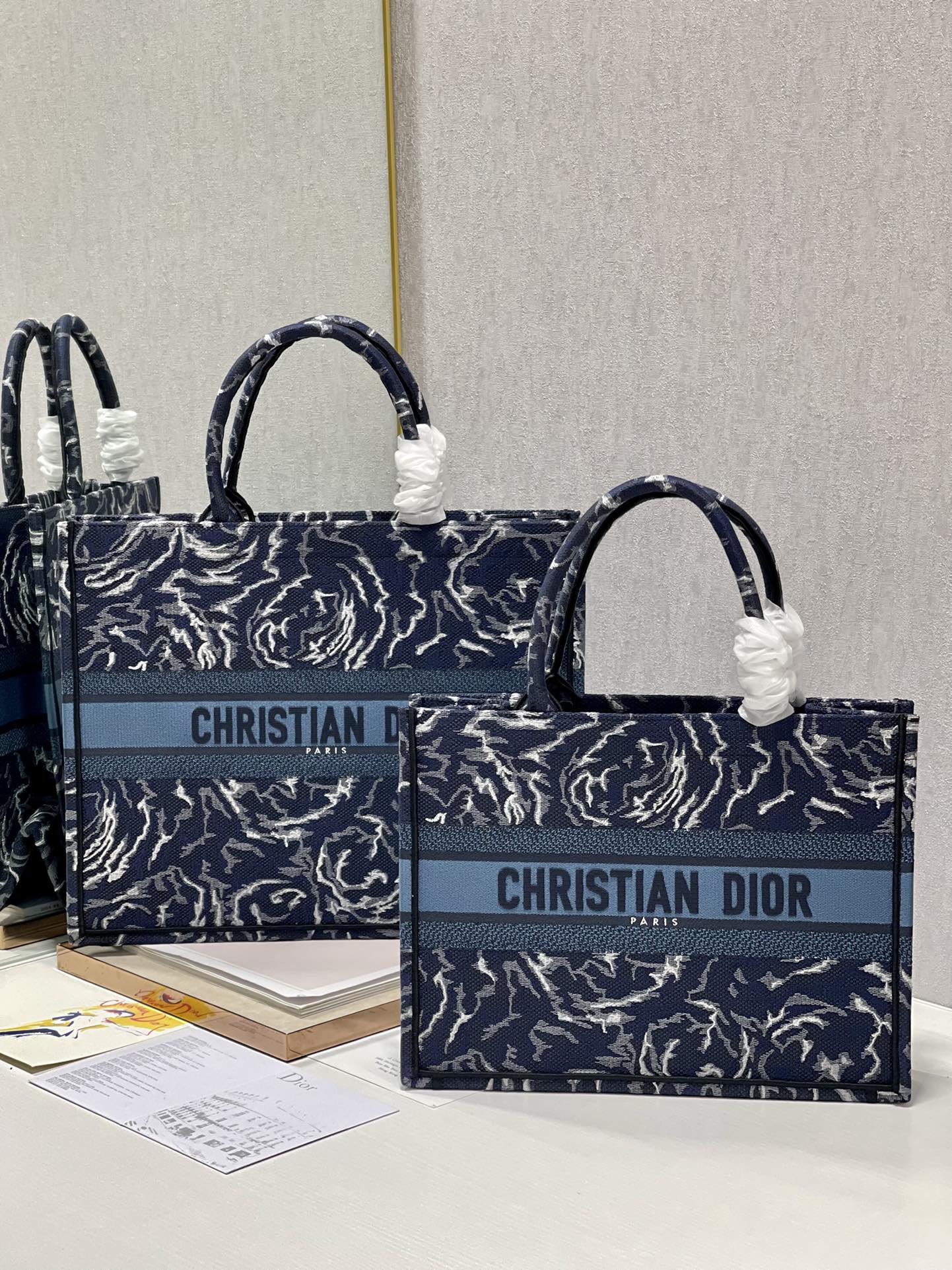 D*or book tote