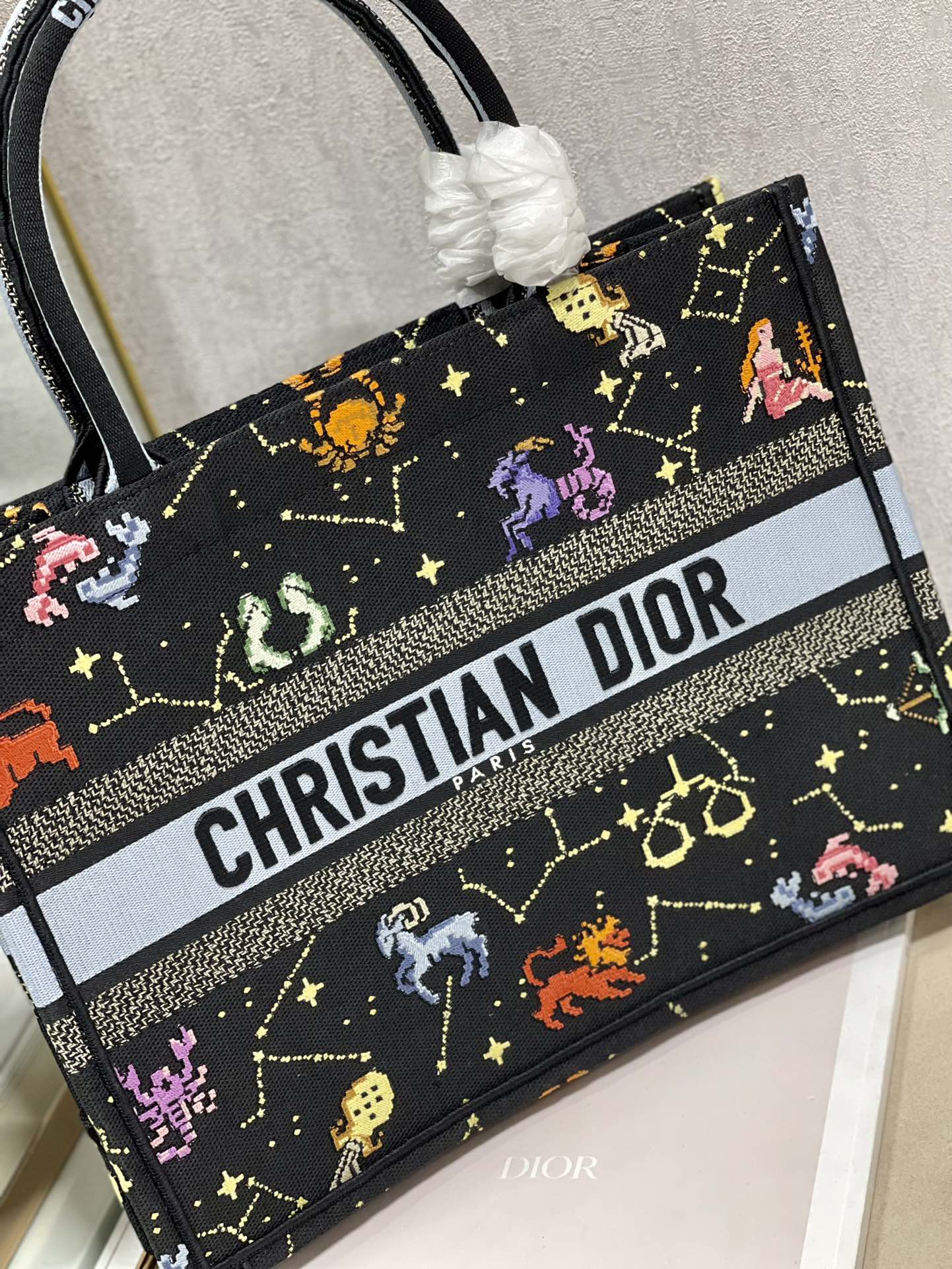 D*or small book tote-36.5cm