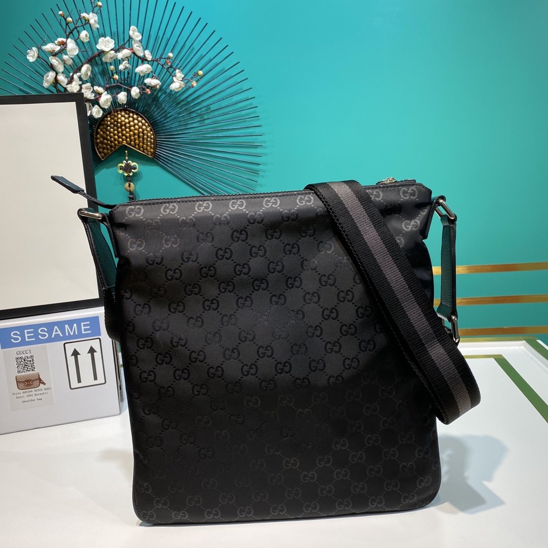 G*u*i crossbody bag-31*33*2cm