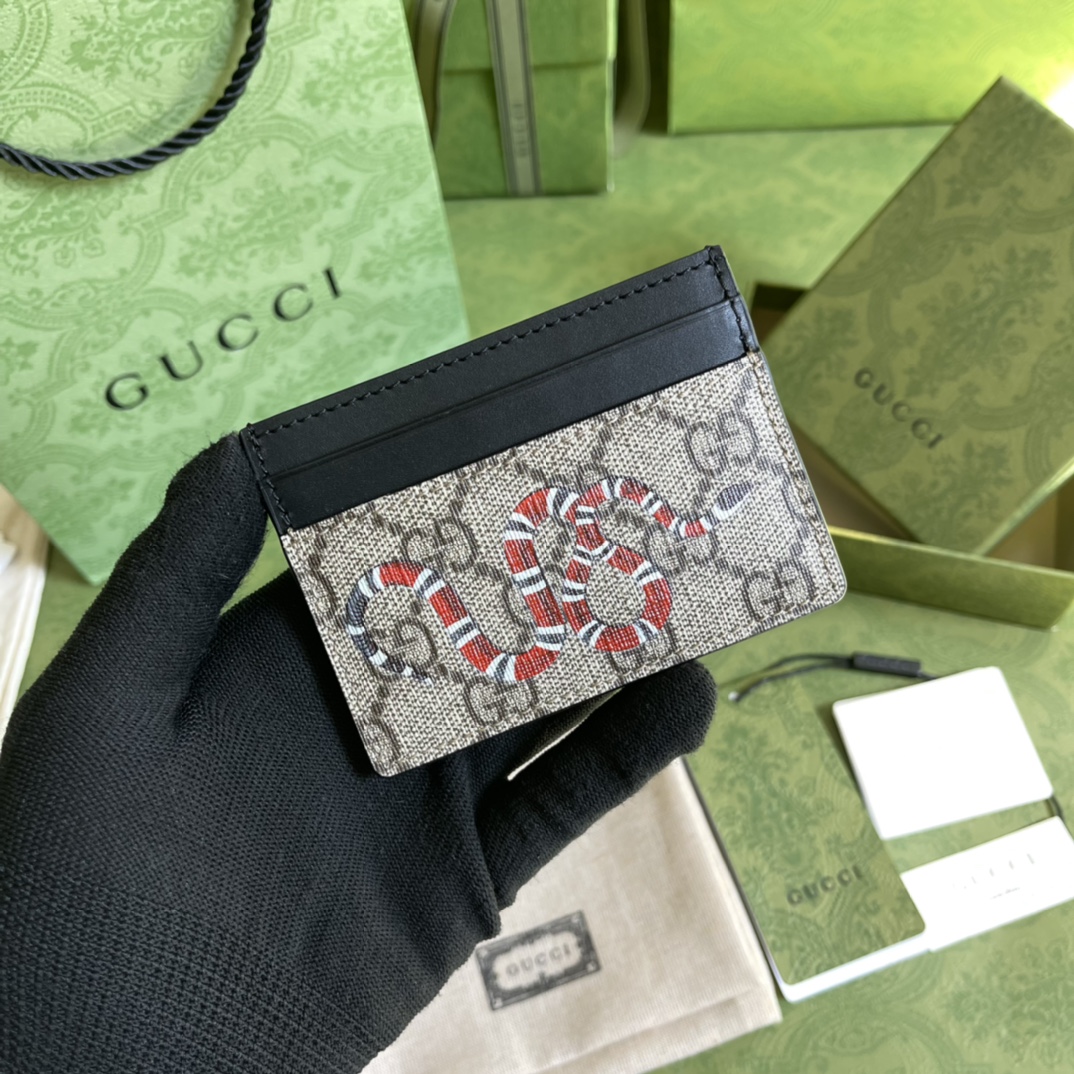 G*u*i wallet-10*7.5cm