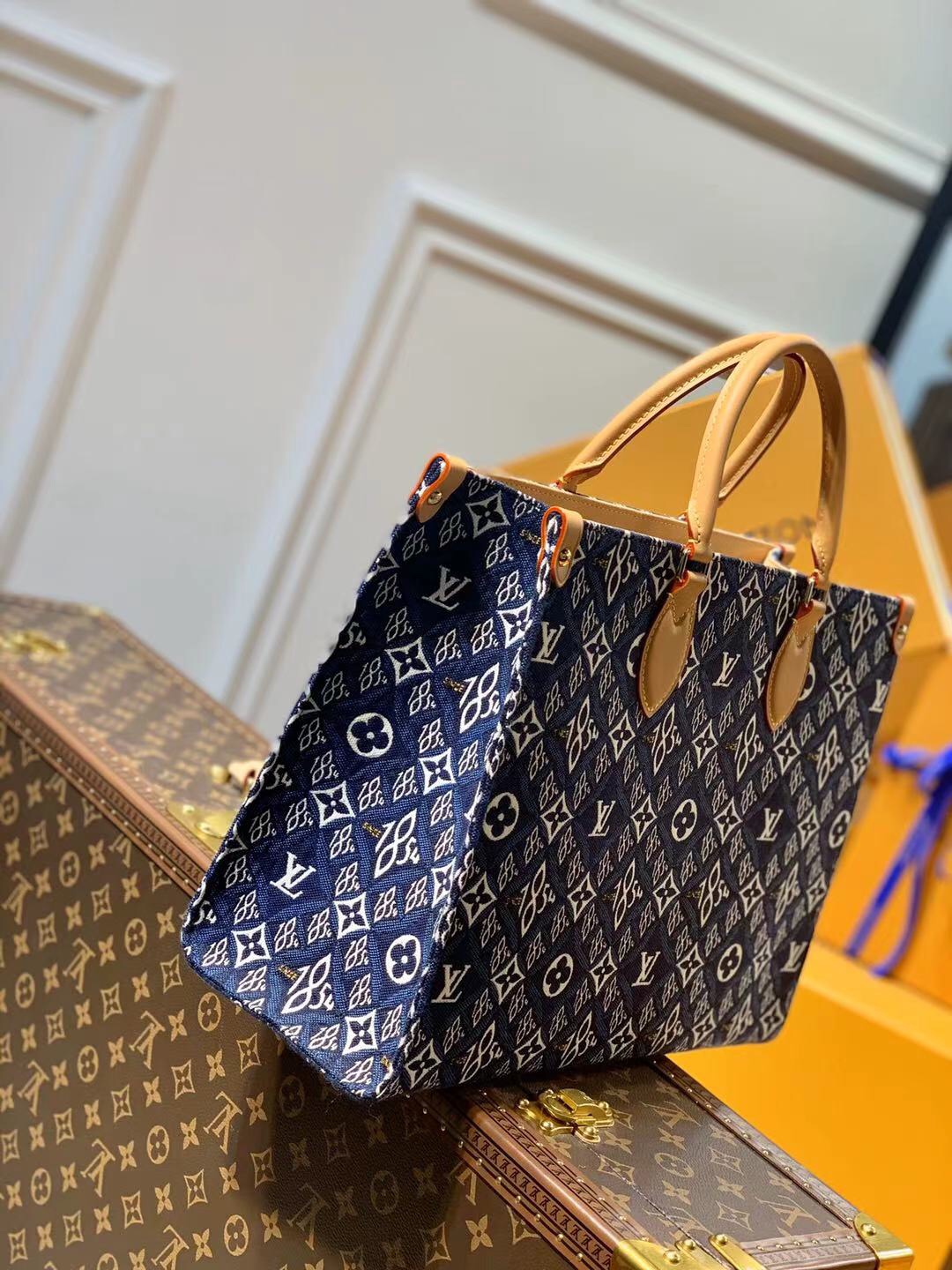 l0*is V*t0n small onthego handbag-35*28*15cm