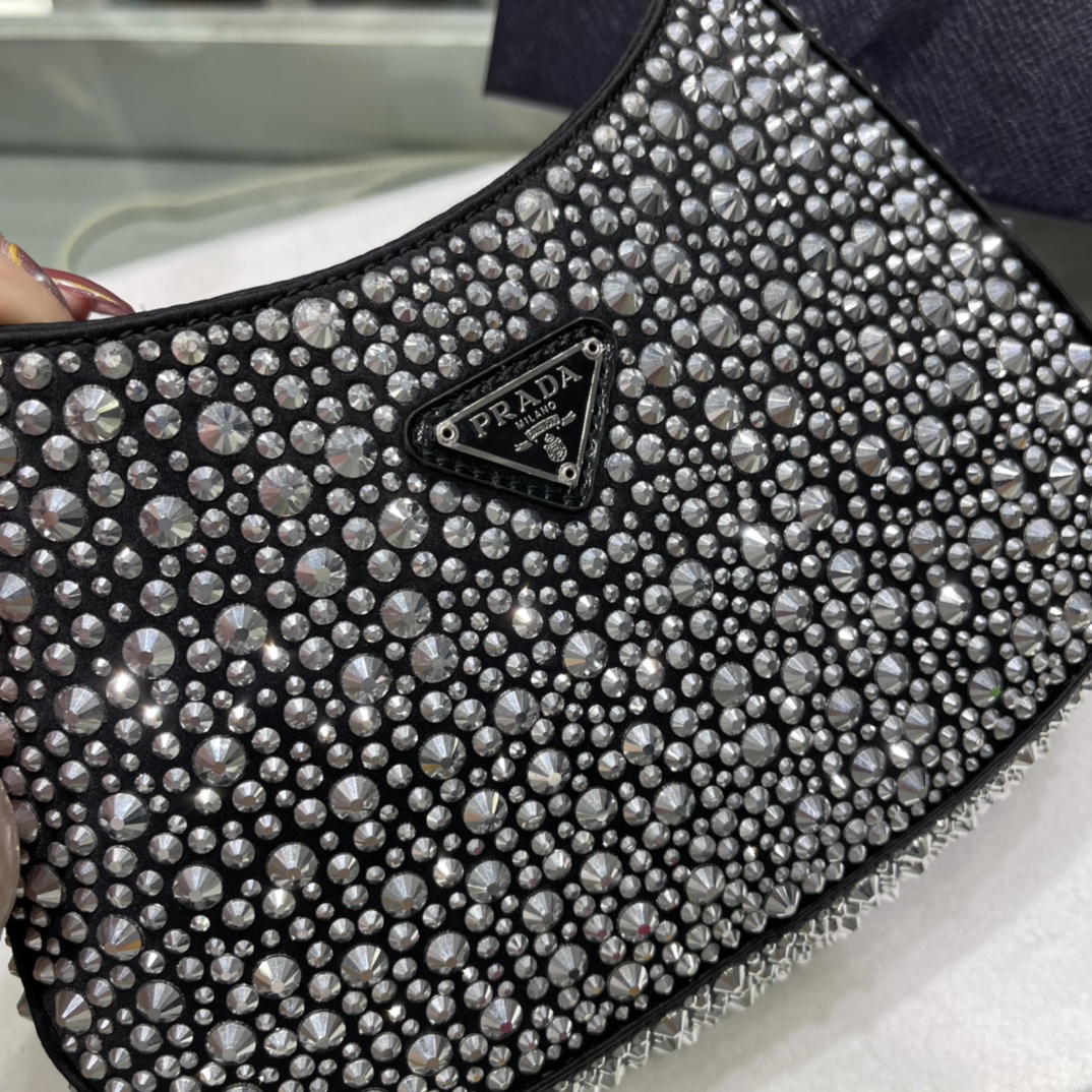 Pra*a cleo handbags-patent leather-23*18*4cm