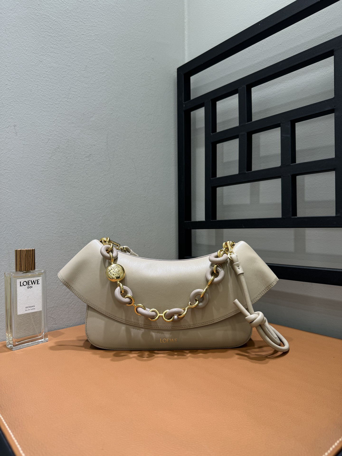 L0ew* Smooth Calfskin Donut Chain Medium Ola Shoulder Bag-26*16*18cCM