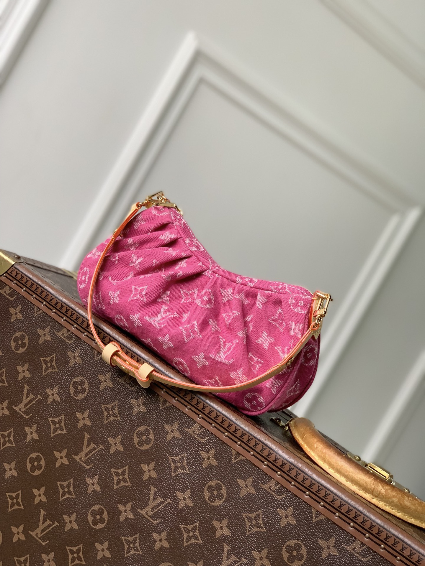L0vis Vvtt0n Pochette Valley Bag-15 x 7 x 21CM