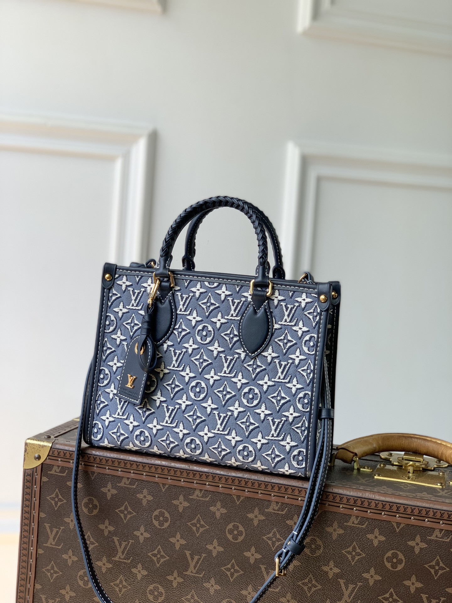 L0vis Vvtt0n OnTheGo PM - Handbags-M2A097-19 x 11.5 x 25CM