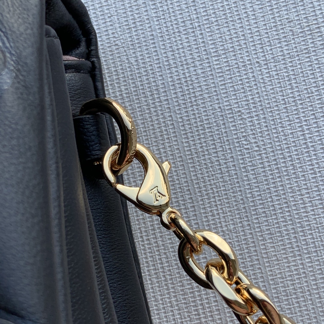 l0*is V*t0n pochette coussin chain bag-20*14*8cm