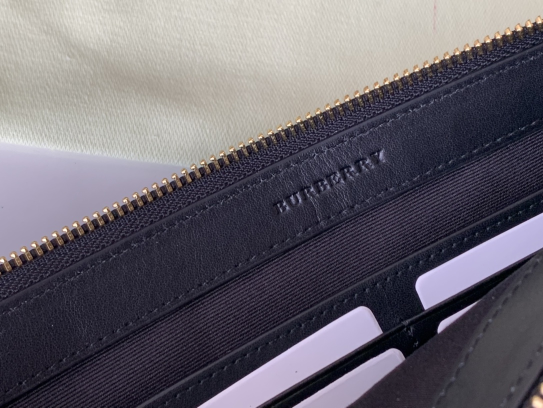 B**rry wallet-30 x 20 cm