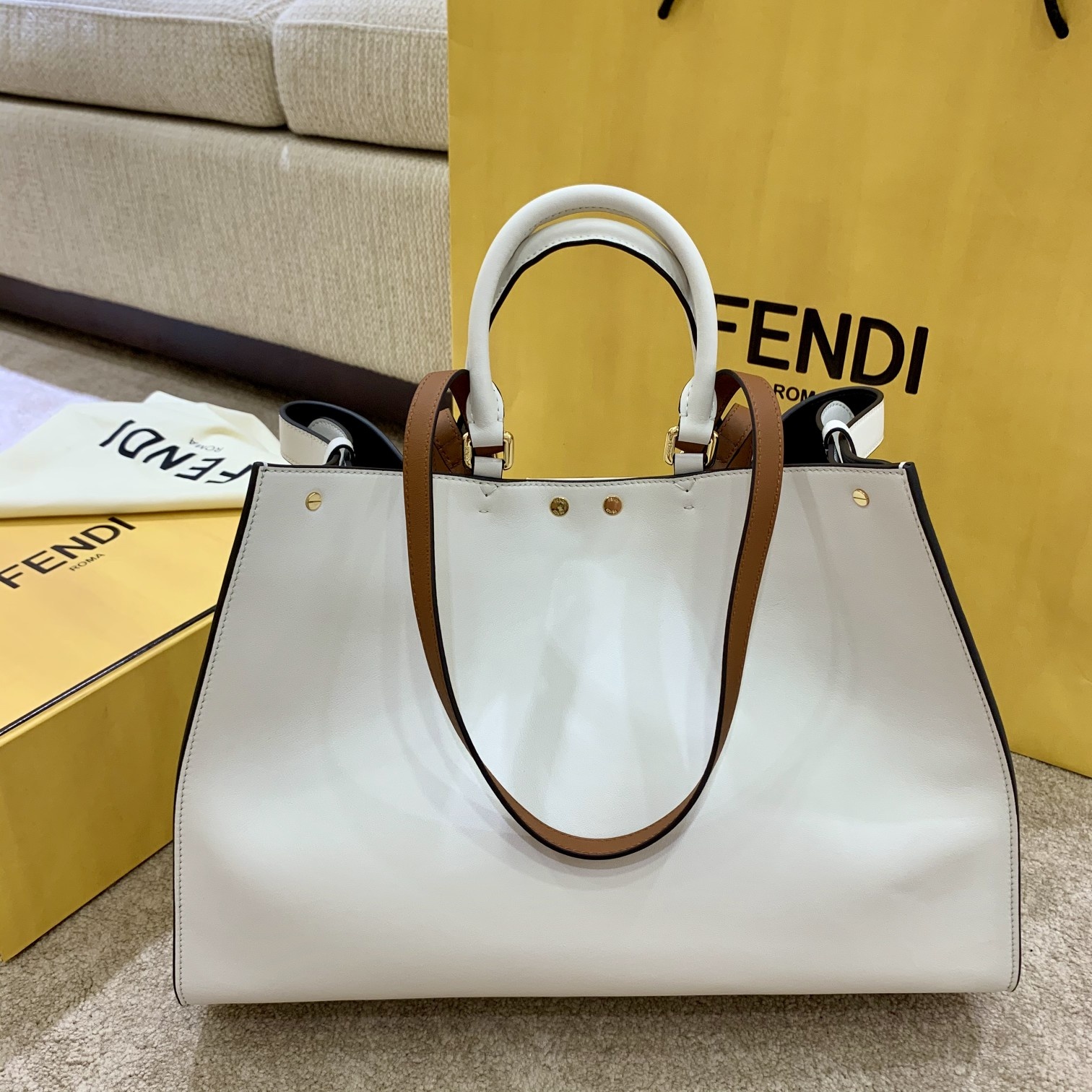 F**di peekabootote-41*29*16cm