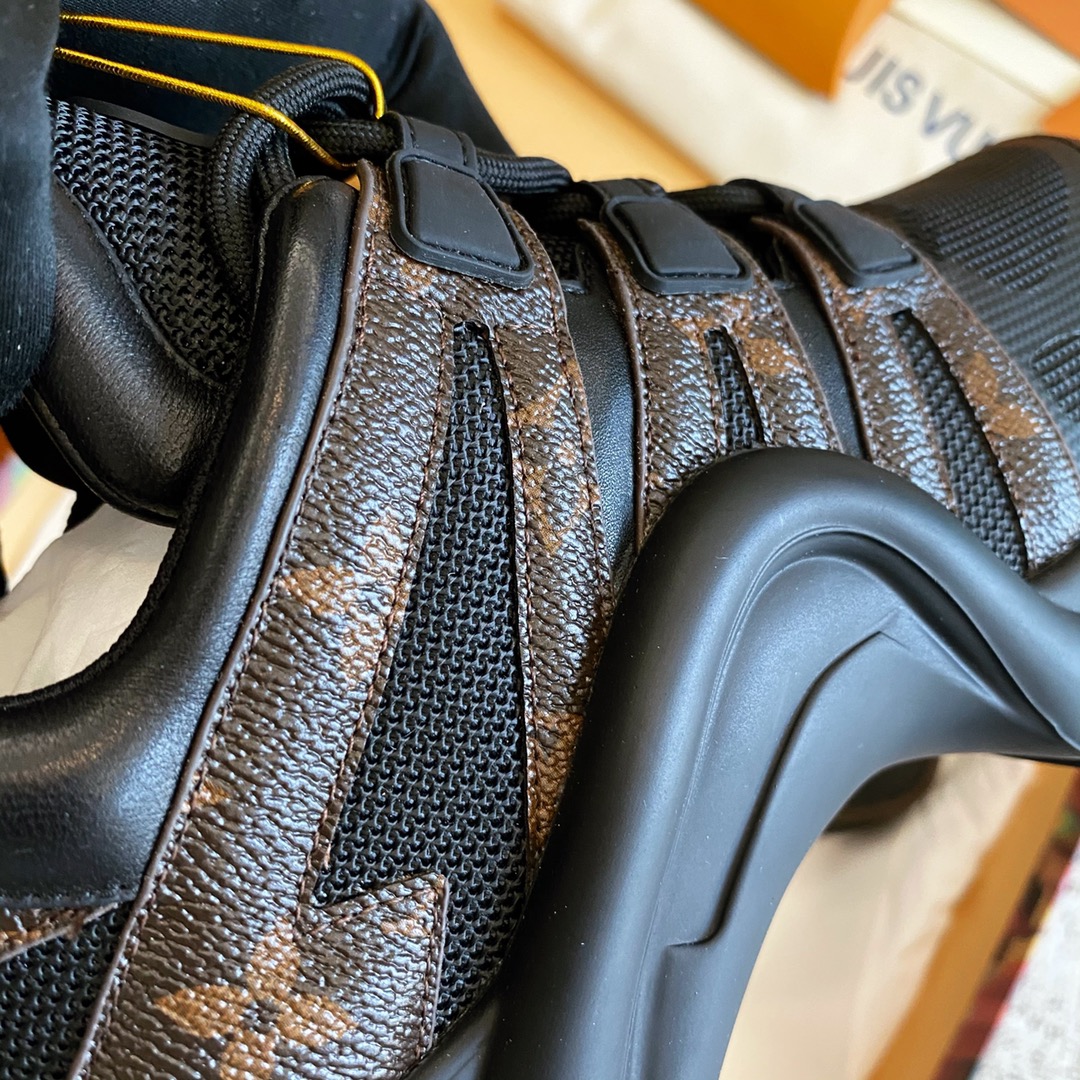l0*is V*t0n archlight sneaker