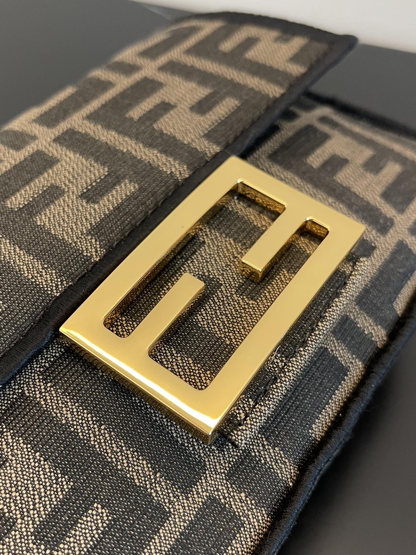 F**di small baguette bag-20x15x9cm