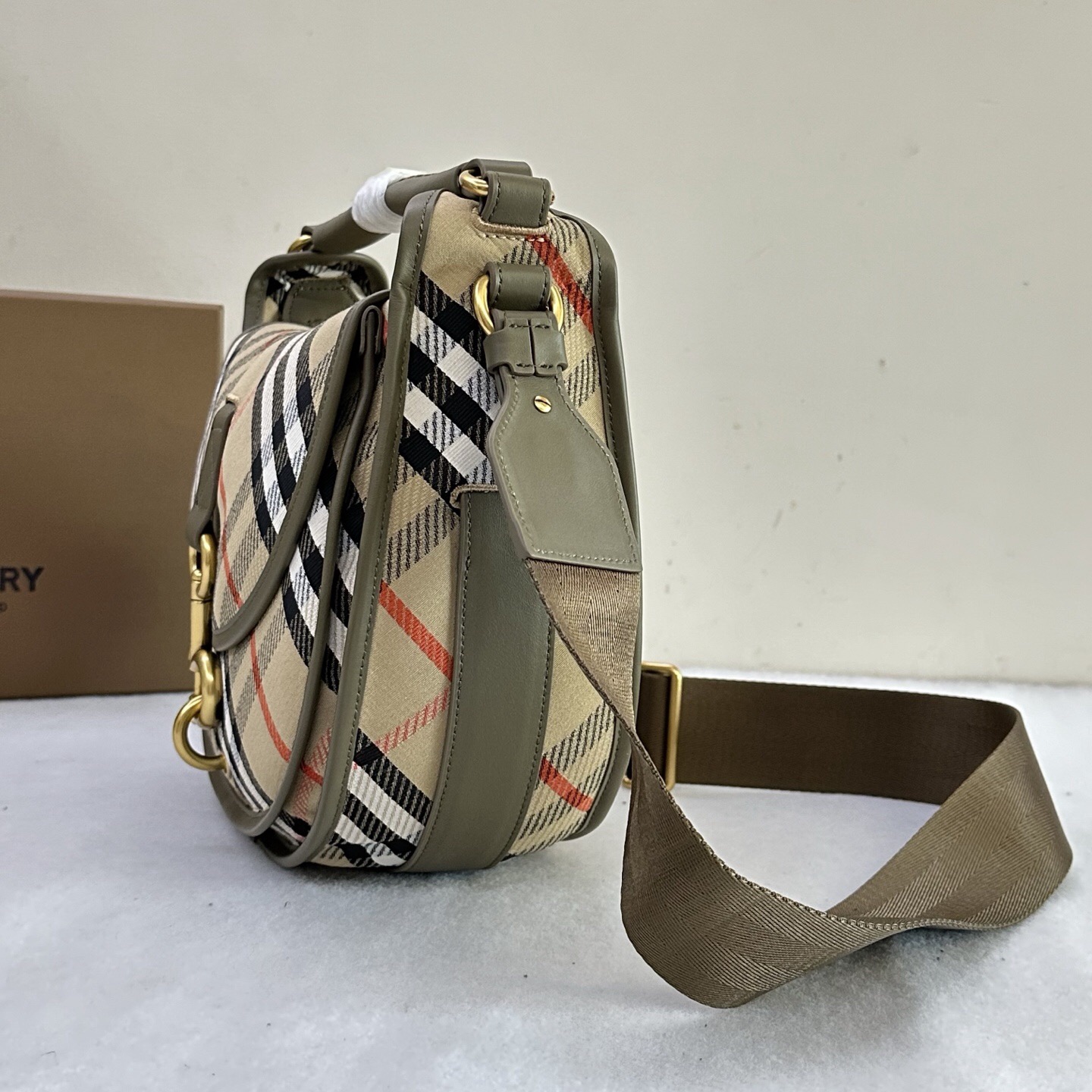 Burberr.y Small B Clip Check Messenger Bag -27.5*11*19CM