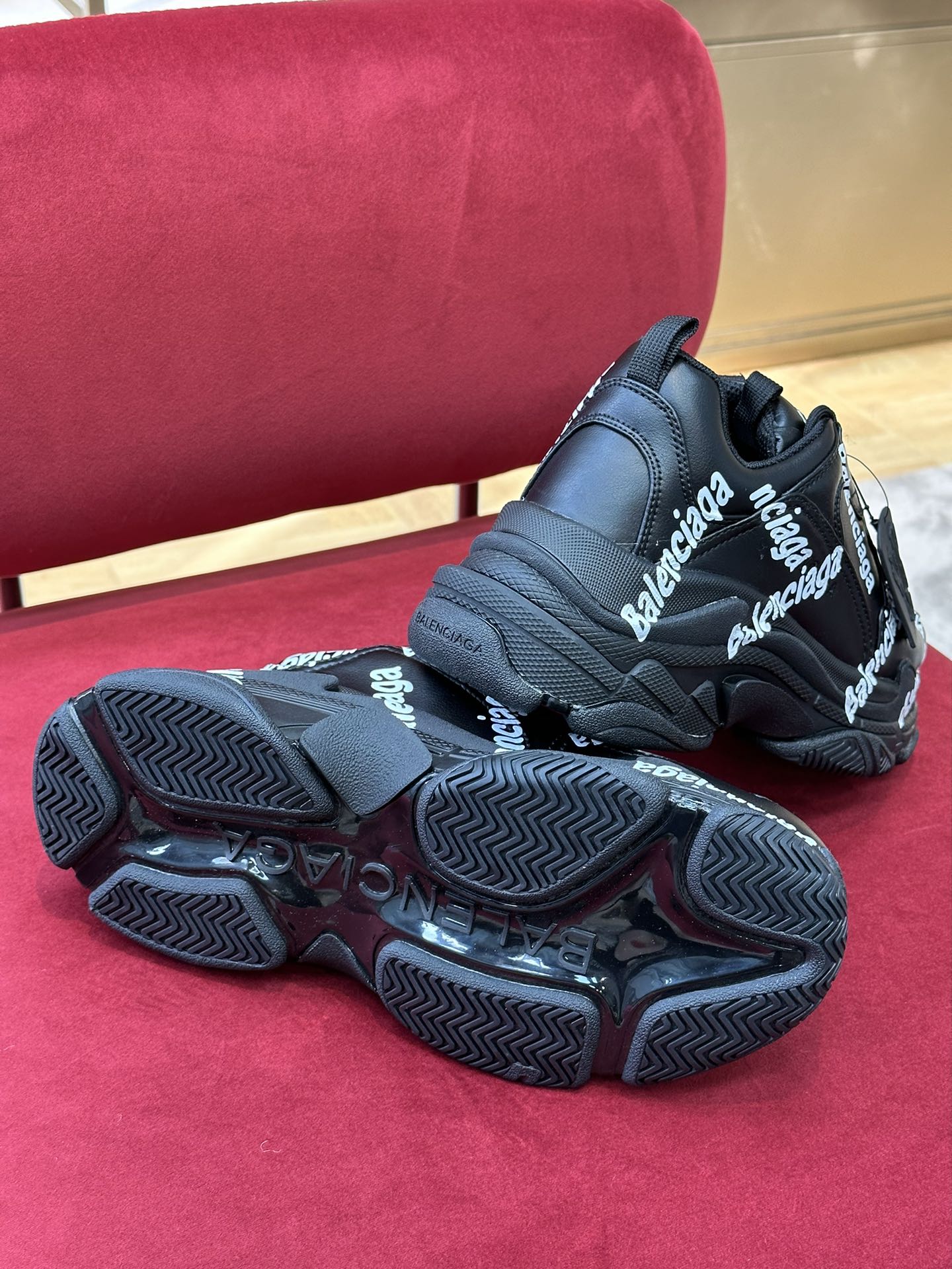 Ba*len*cia*ga sneaker