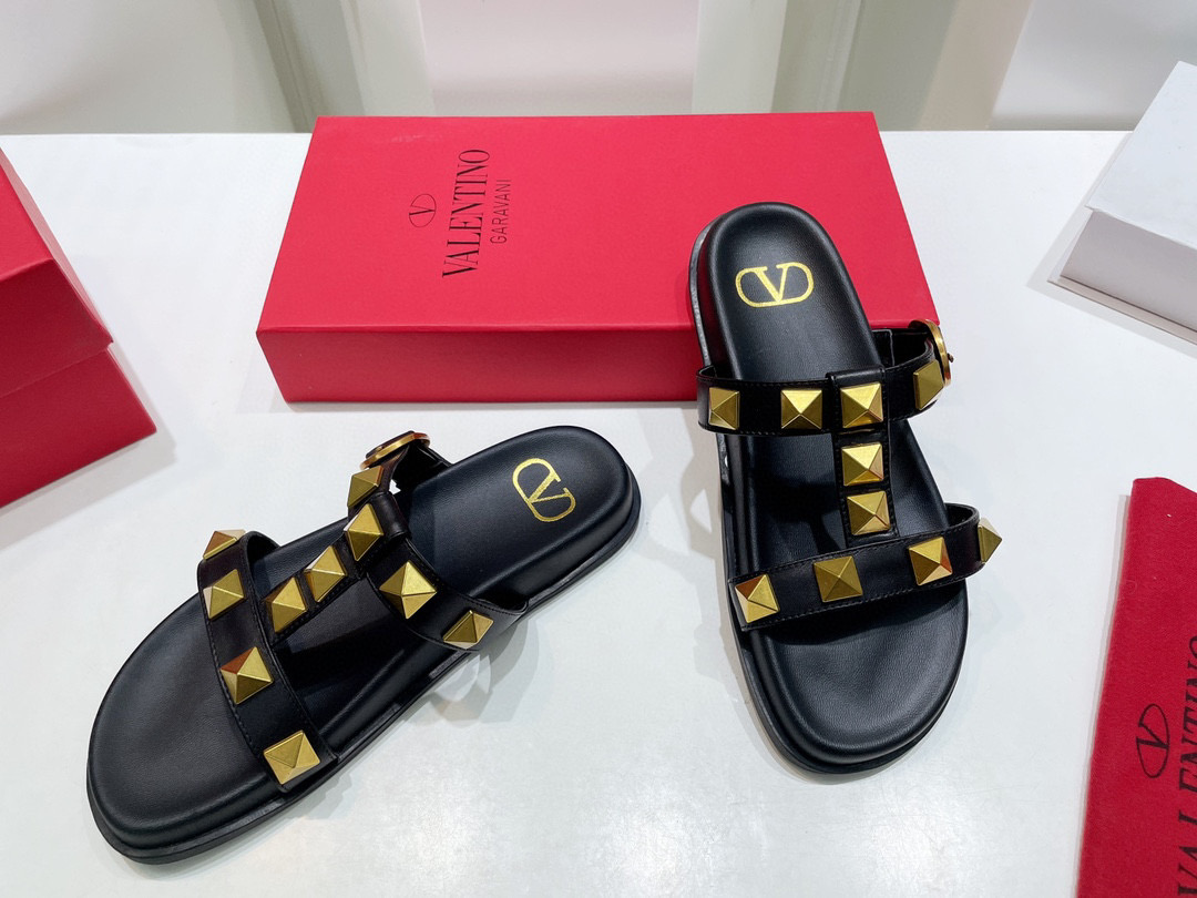 Va1e*ntin0 sandals