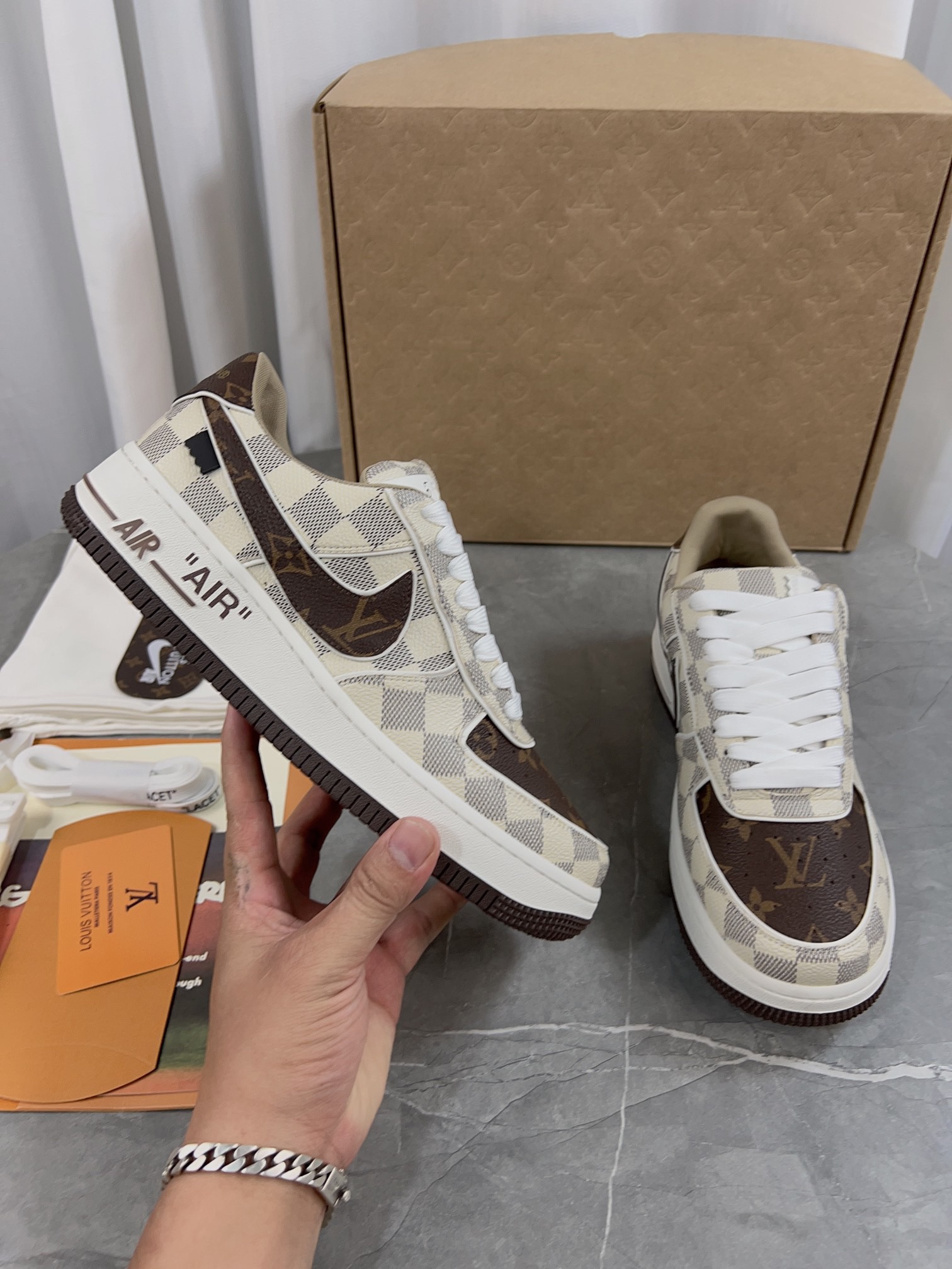 l0vis Vvtt0n sneaker