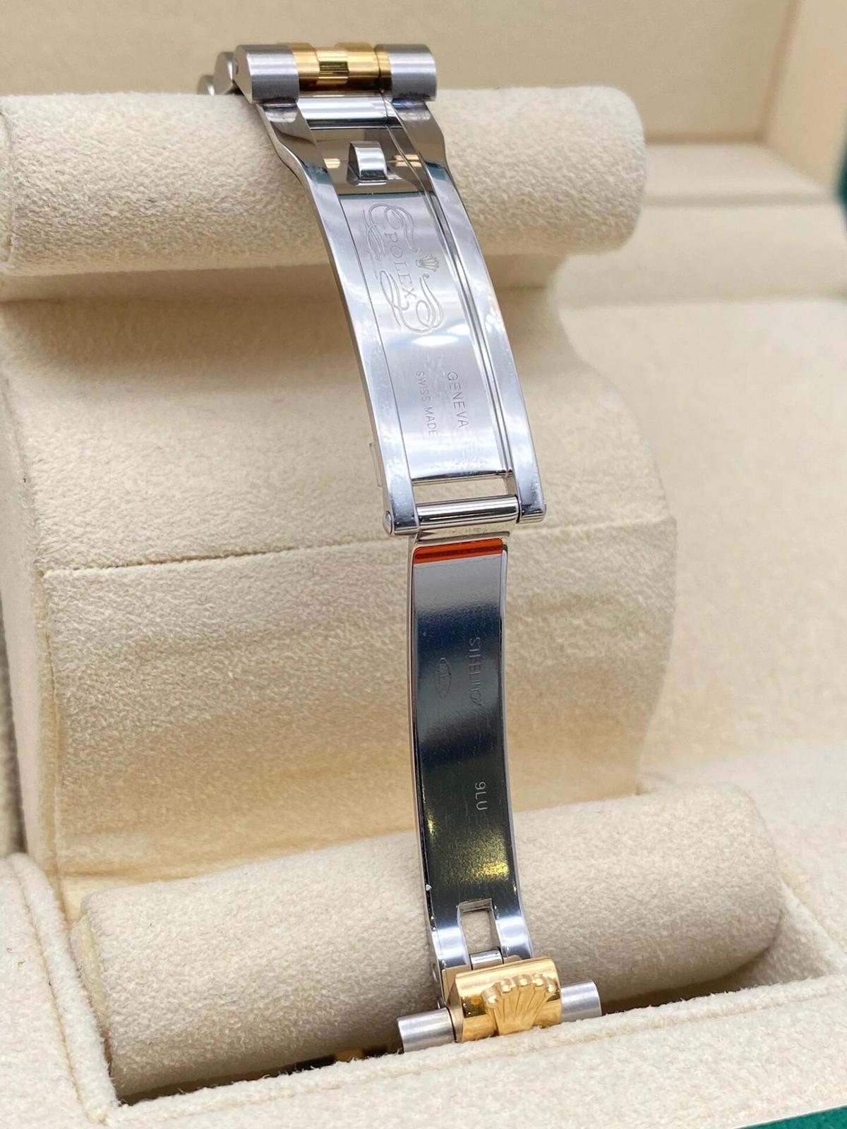 R*l*x watch