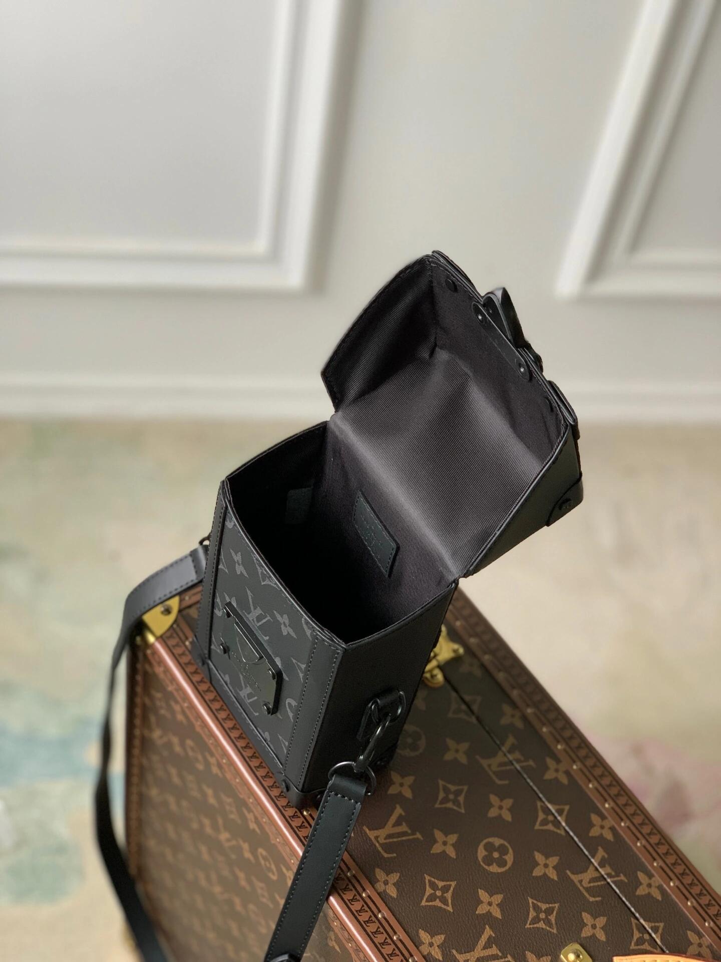 l0*is V*t0n trunk vertical-10.7*17.5*6.8cm