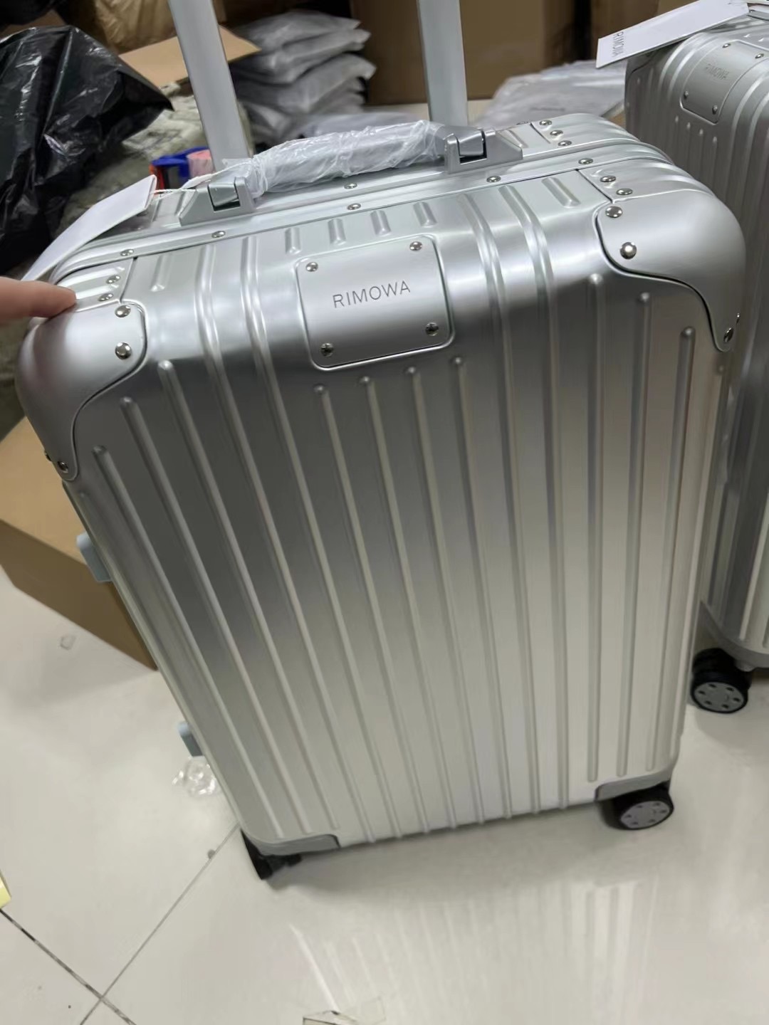 r1m0wa essential ttrunk plus lU*gage-‭20inch