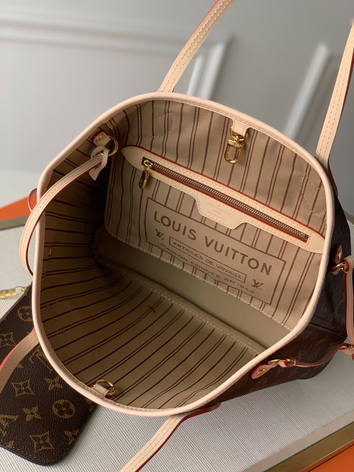 l0*is V*t0n neverfull pm -29×21×12cm