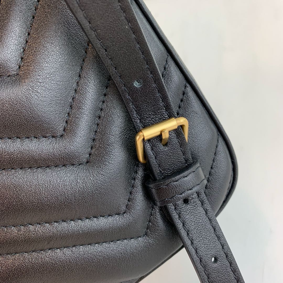 G*u*i backpack-22.5x26x11cm