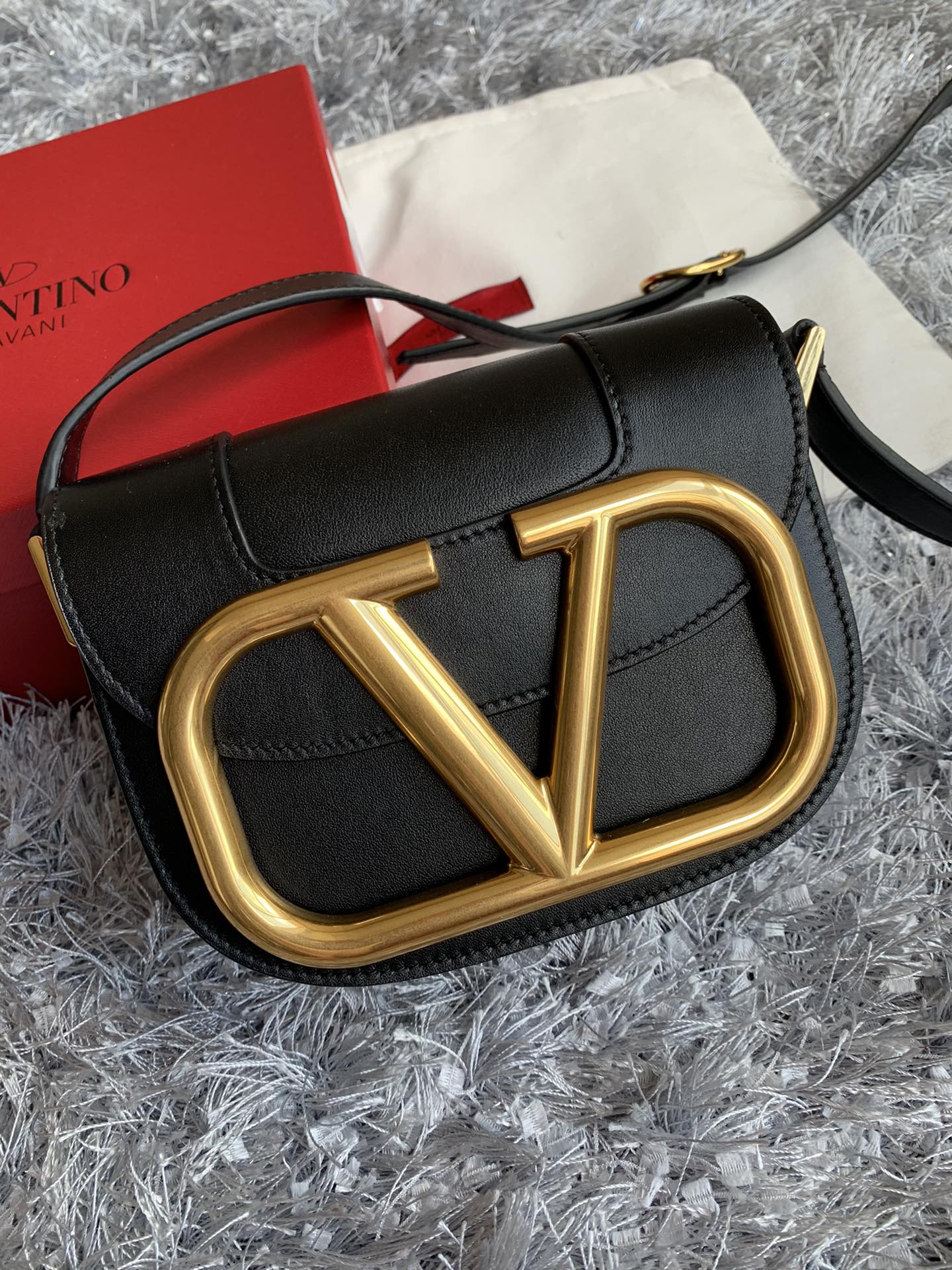 Va1e*ntin0 garavani s*pervee handbags-18*8*15cm