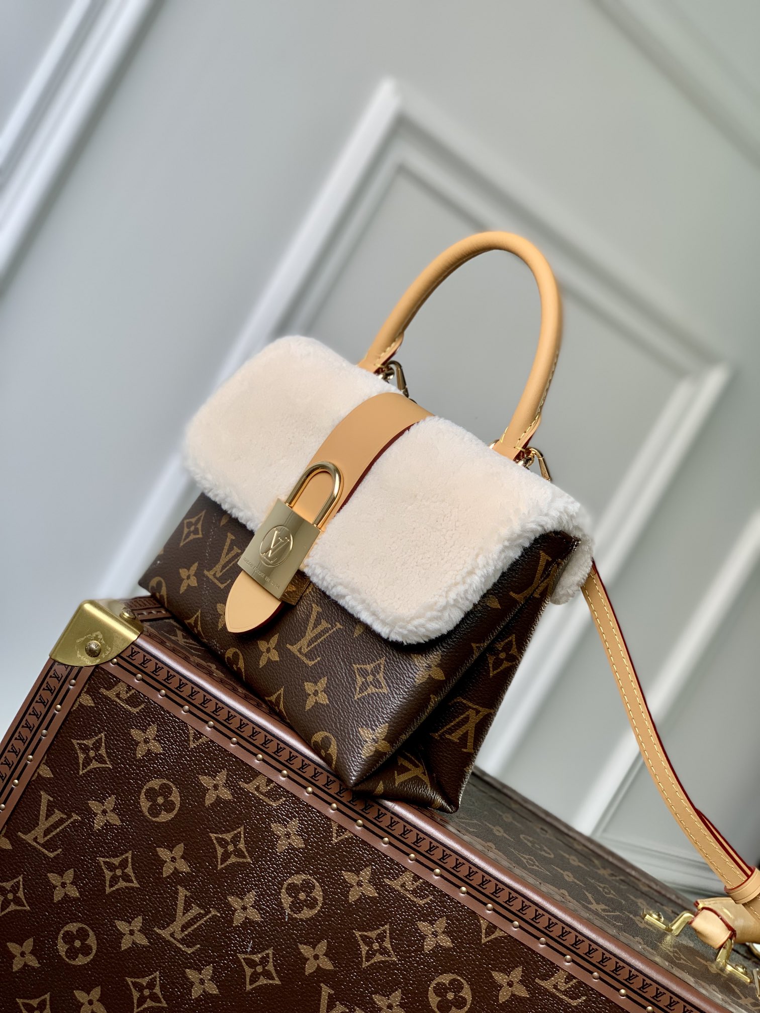 l0*is V*t0n locky bb bag -21* 17.0*8cm