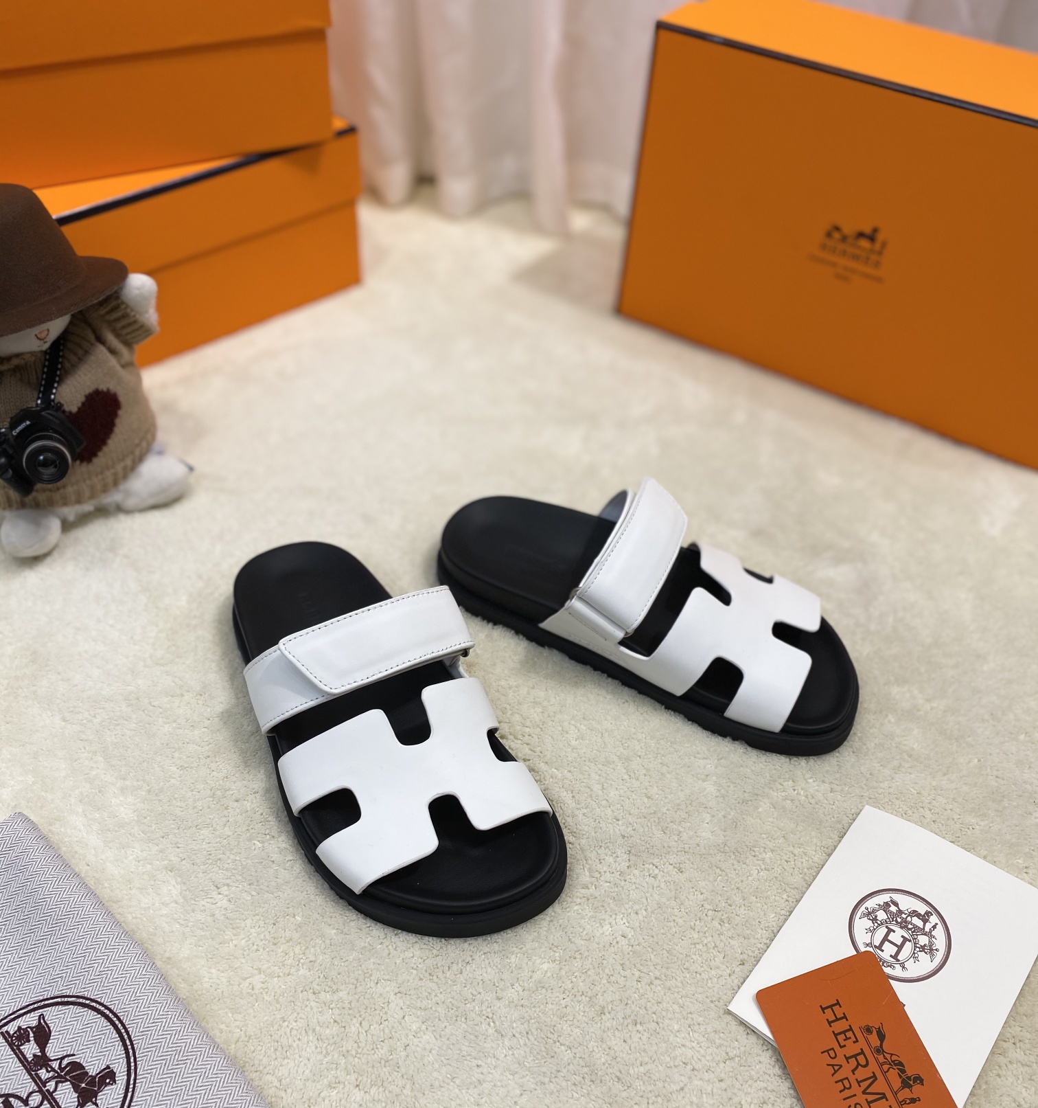 H**mes sandals