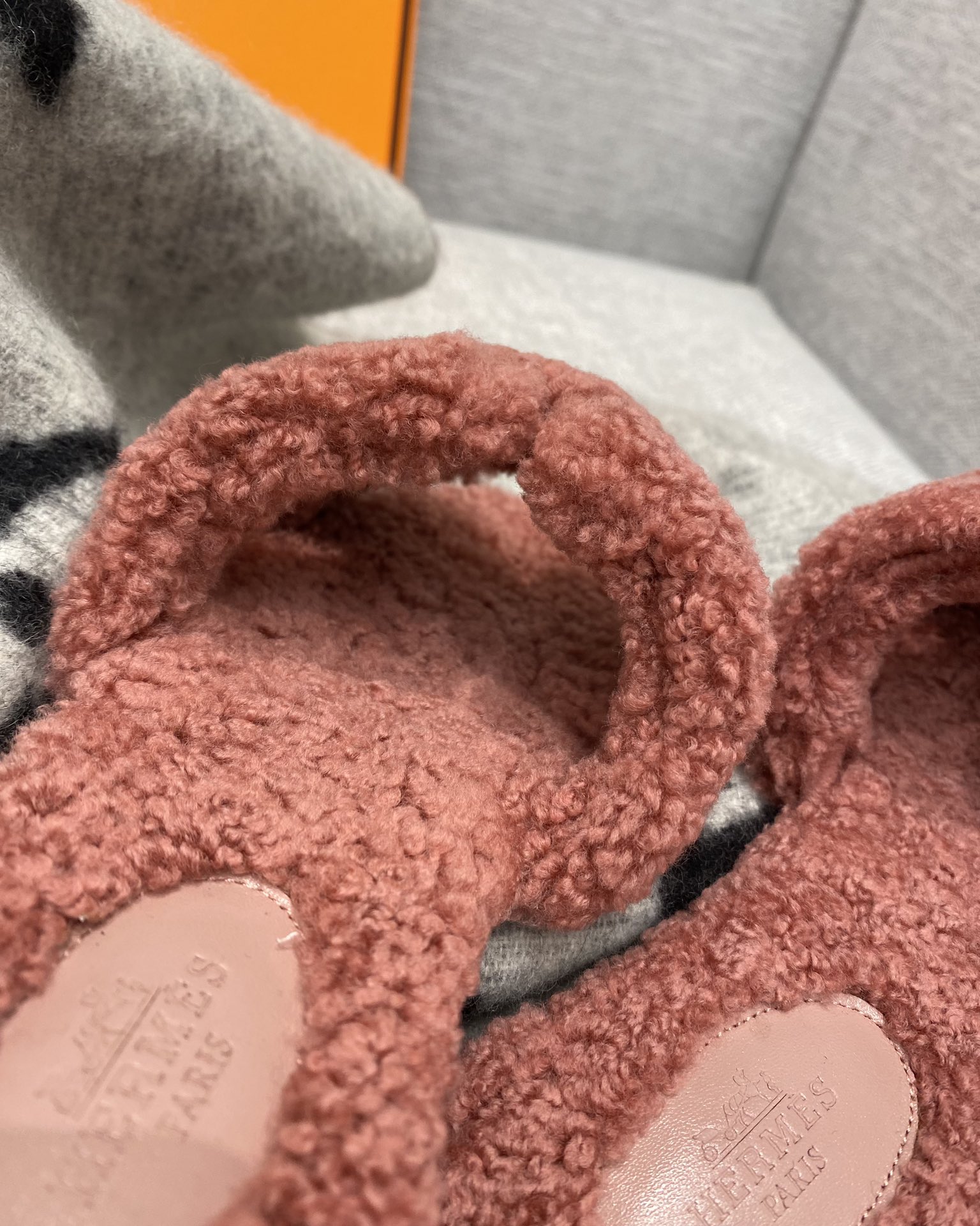 H**mes sandals