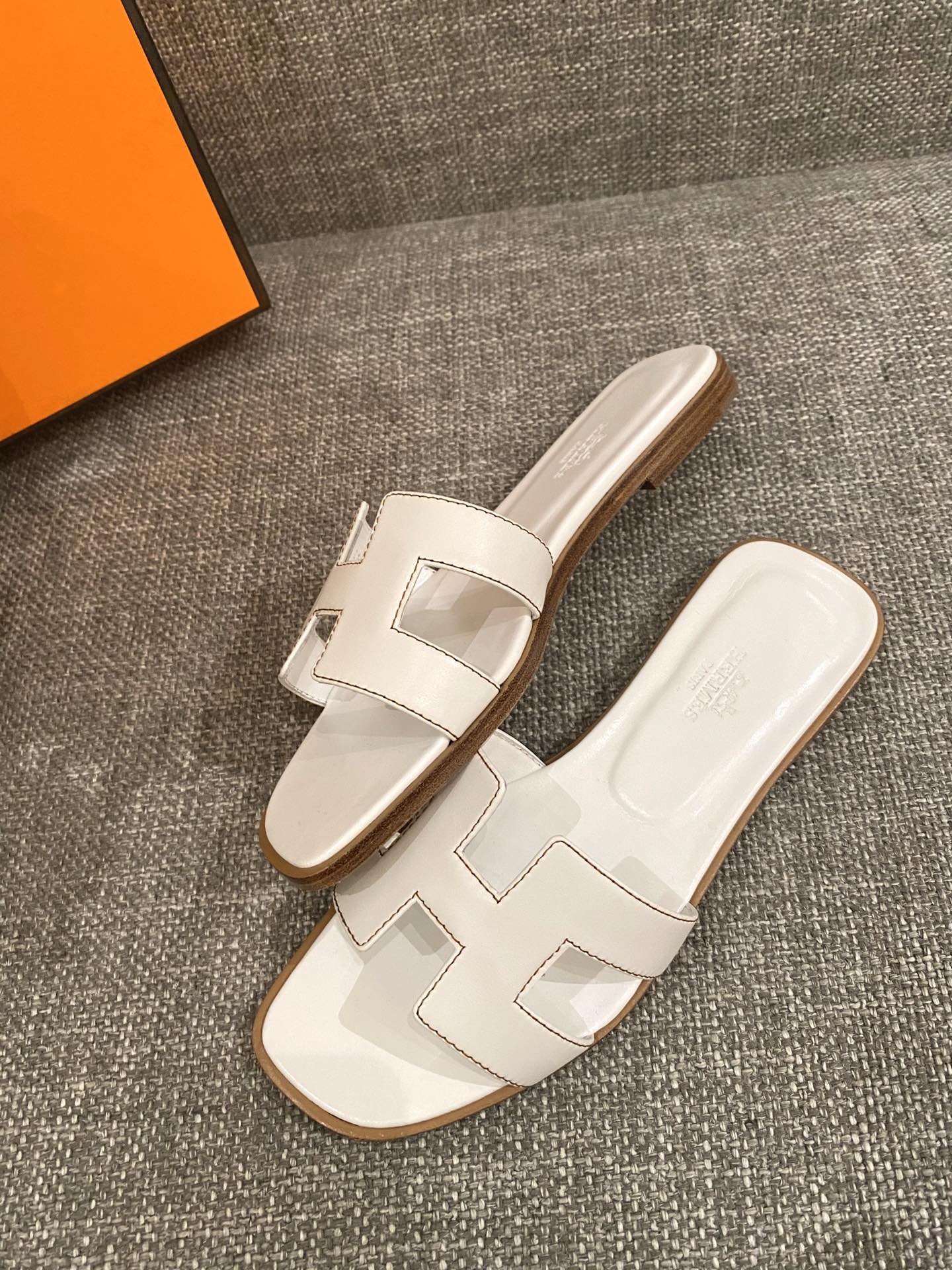 H**mes slippers in smooth leather