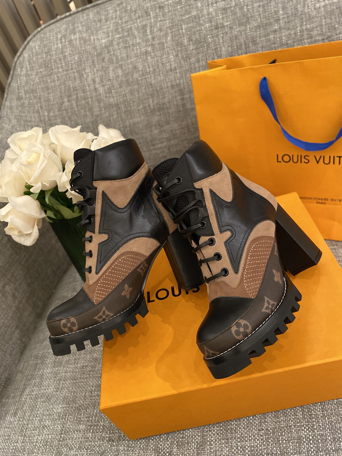 l0*is V*t0n boots