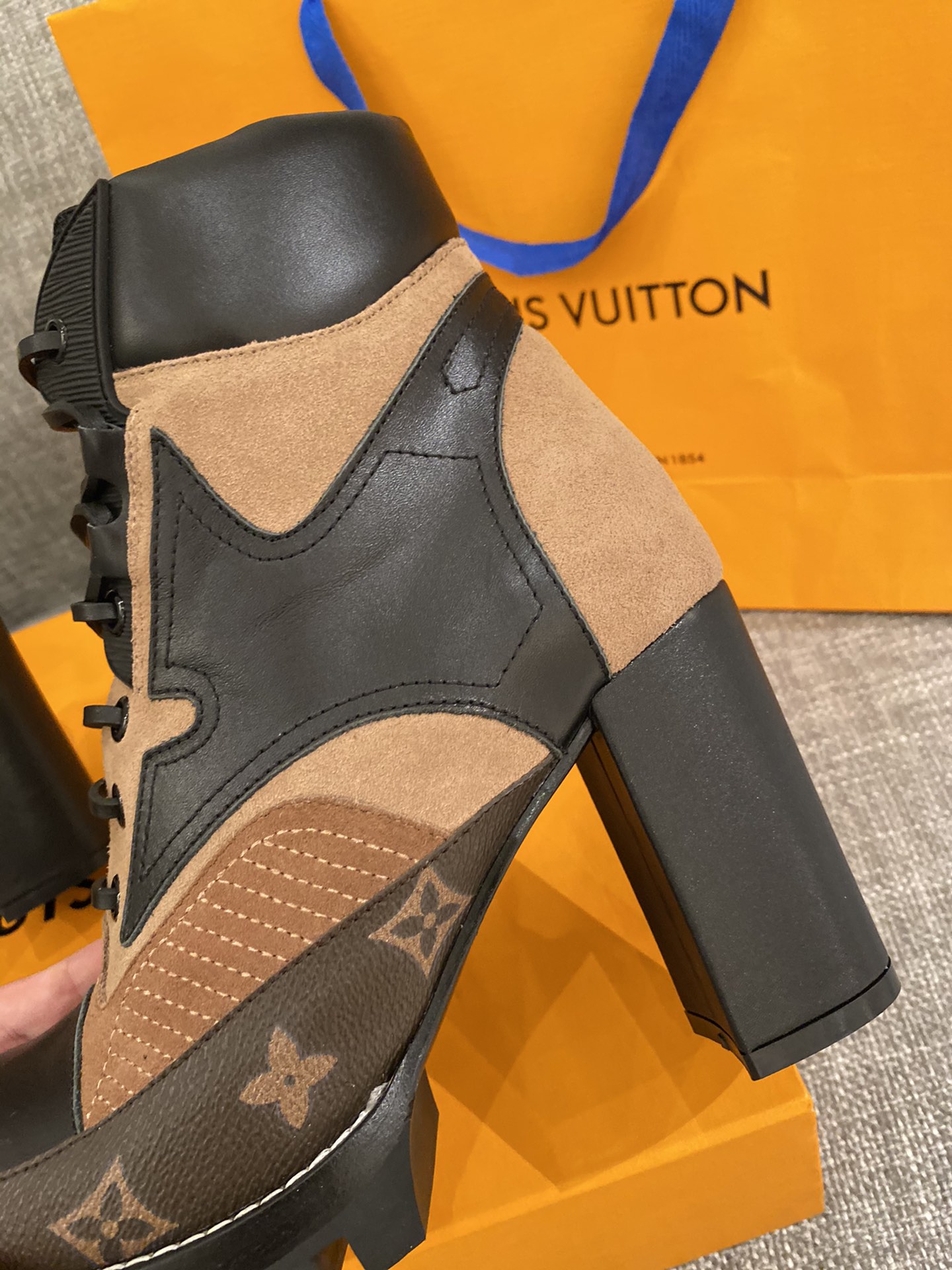 l0*is V*t0n boots