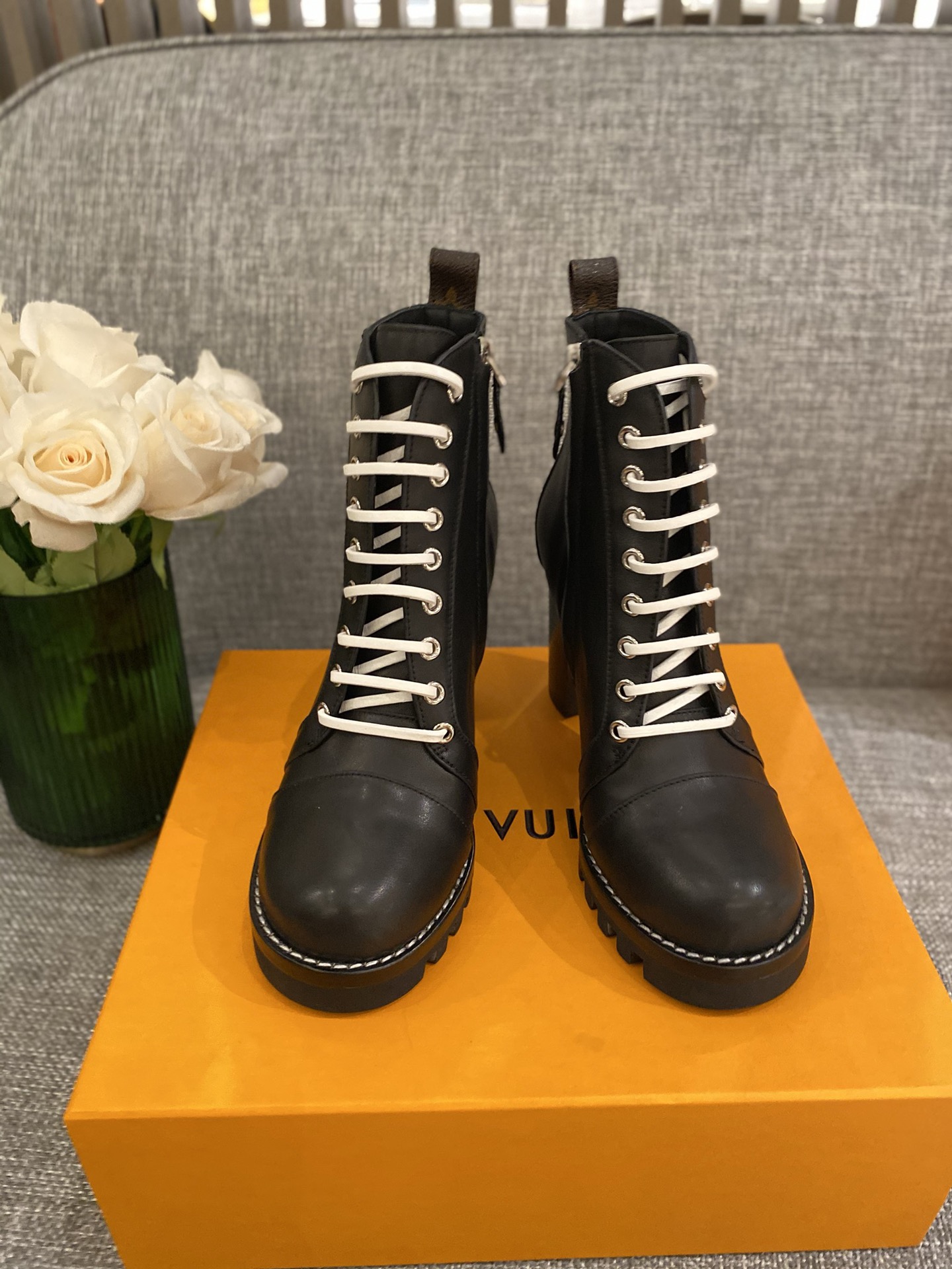 l0*is V*t0n boots