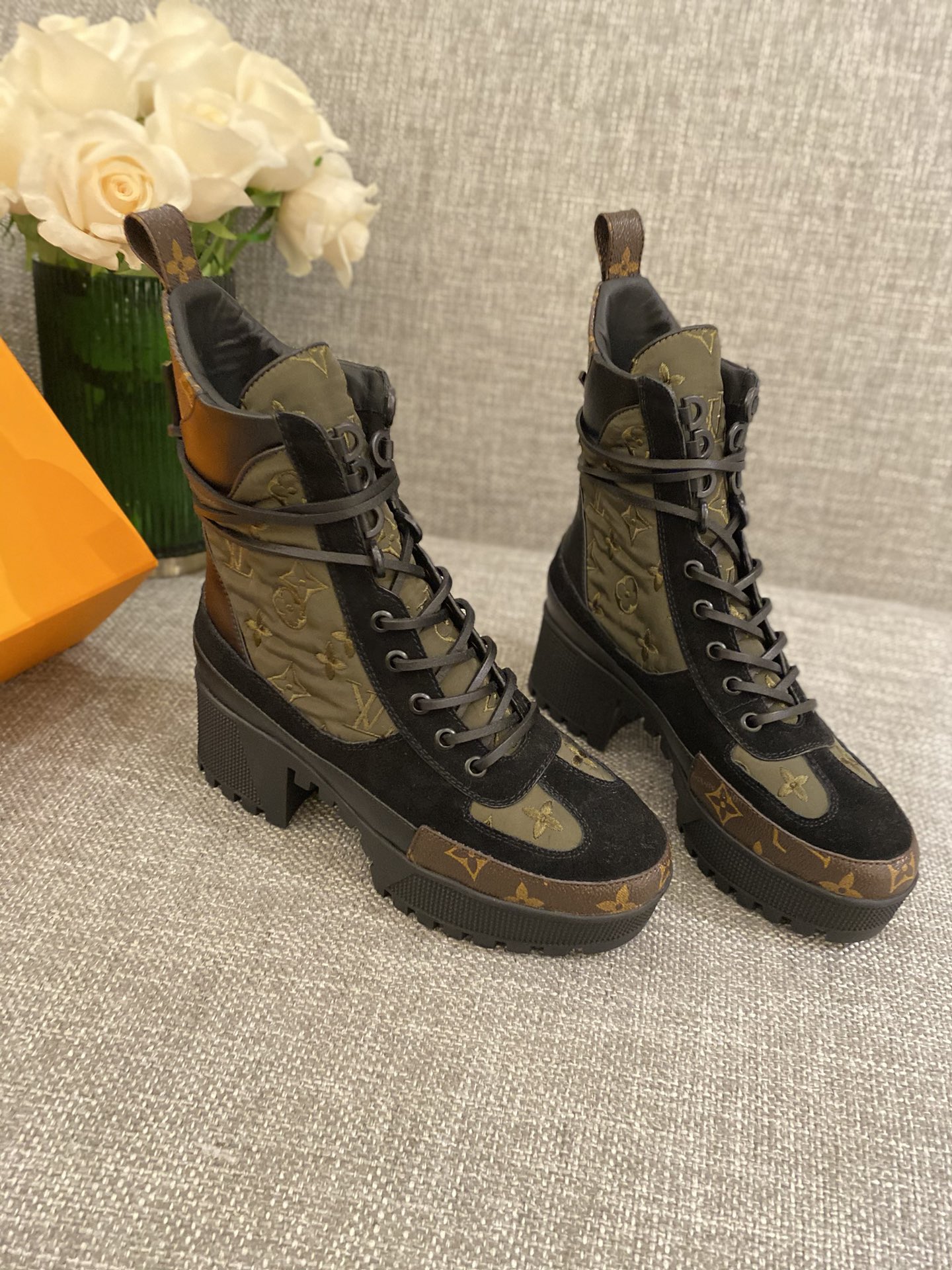l0*is V*t0n boots