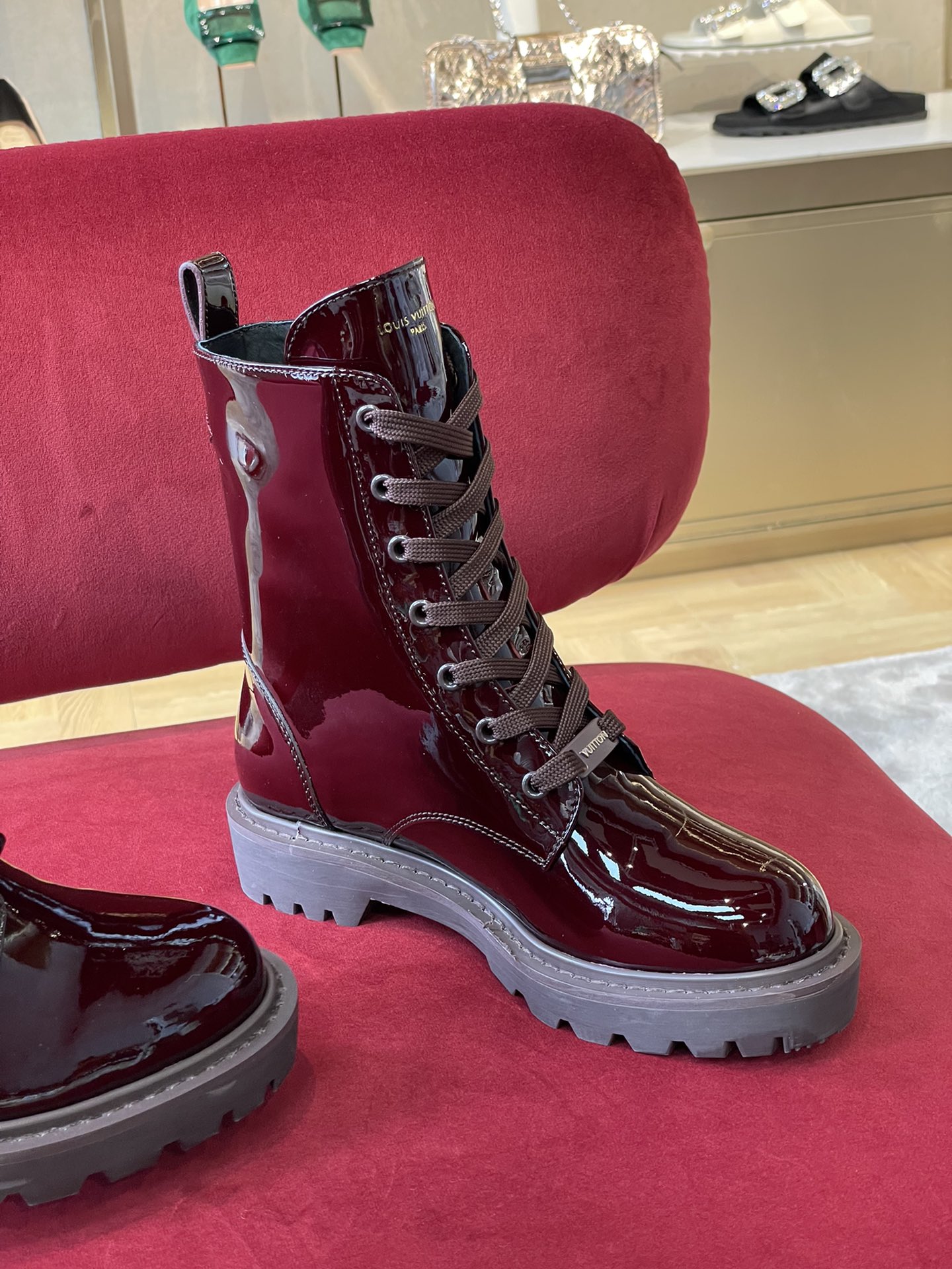 l0*is V*t0n boots