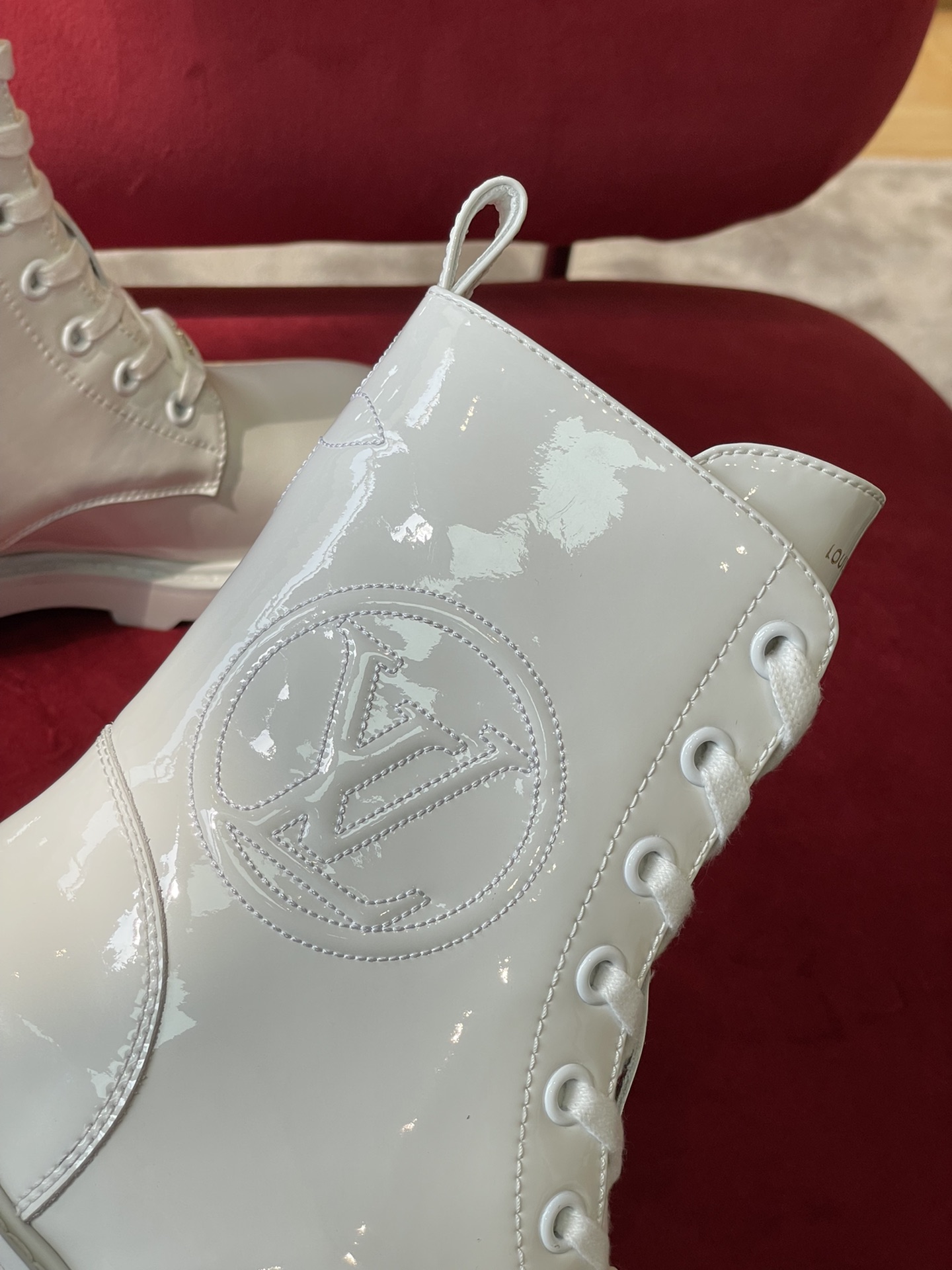 l0*is V*t0n boots
