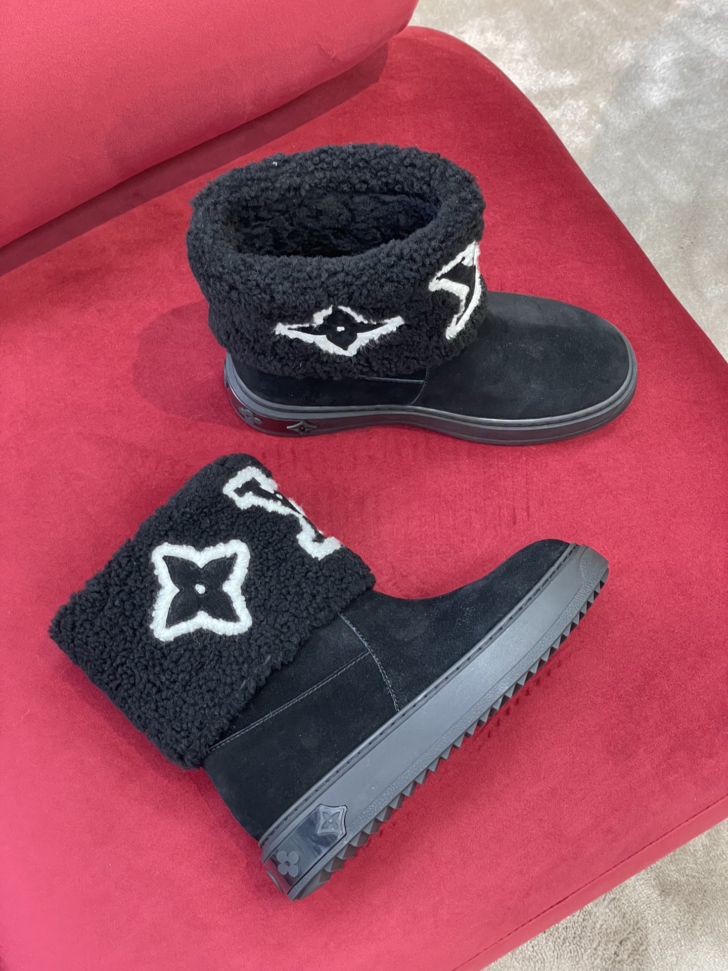 l0*is V*t0n boots