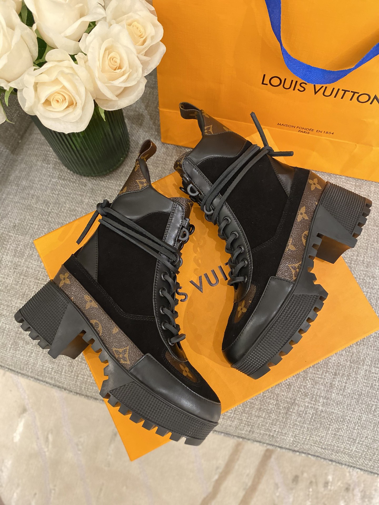 l0*is V*t0n boots