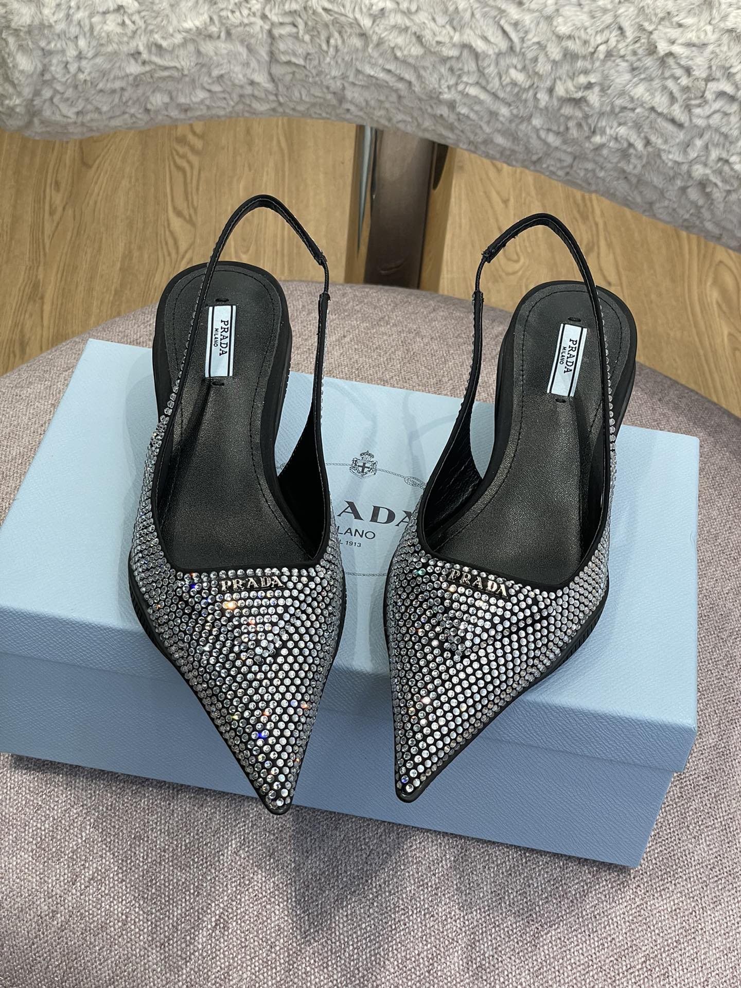 Pra*a heels 2022ss
