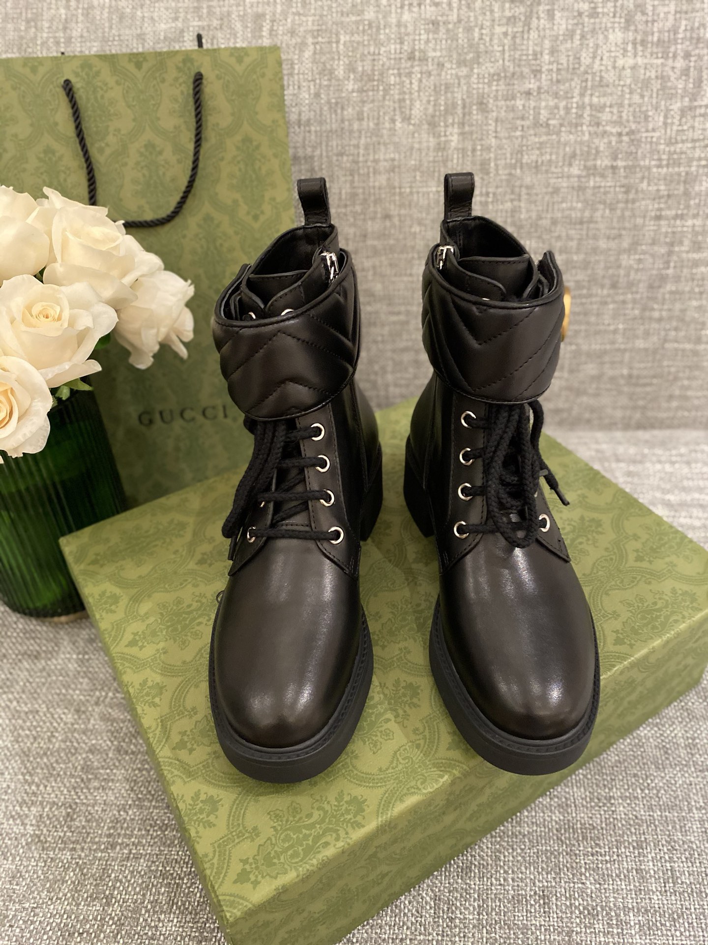 G*u*i boots