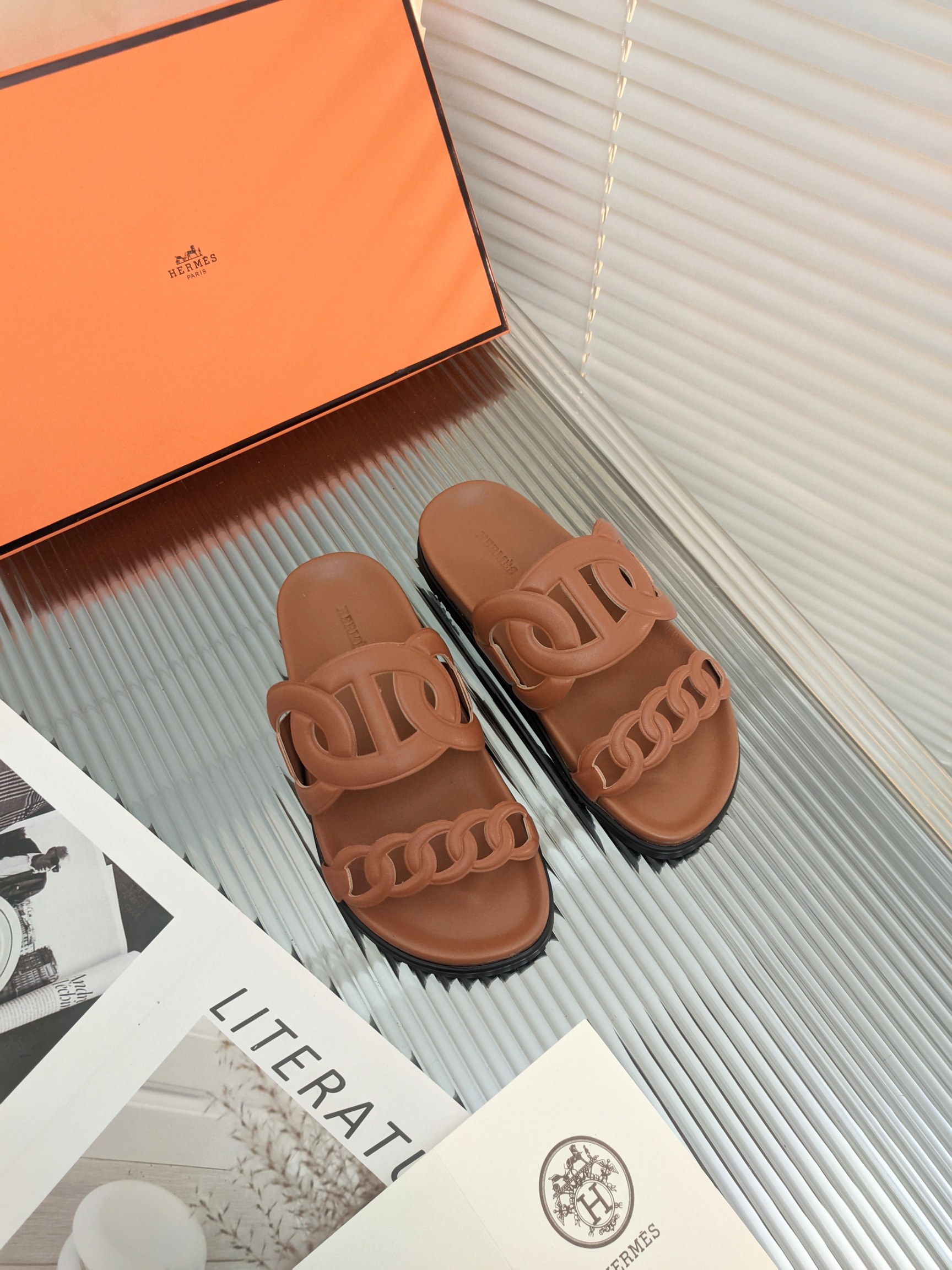 H**mes sandals