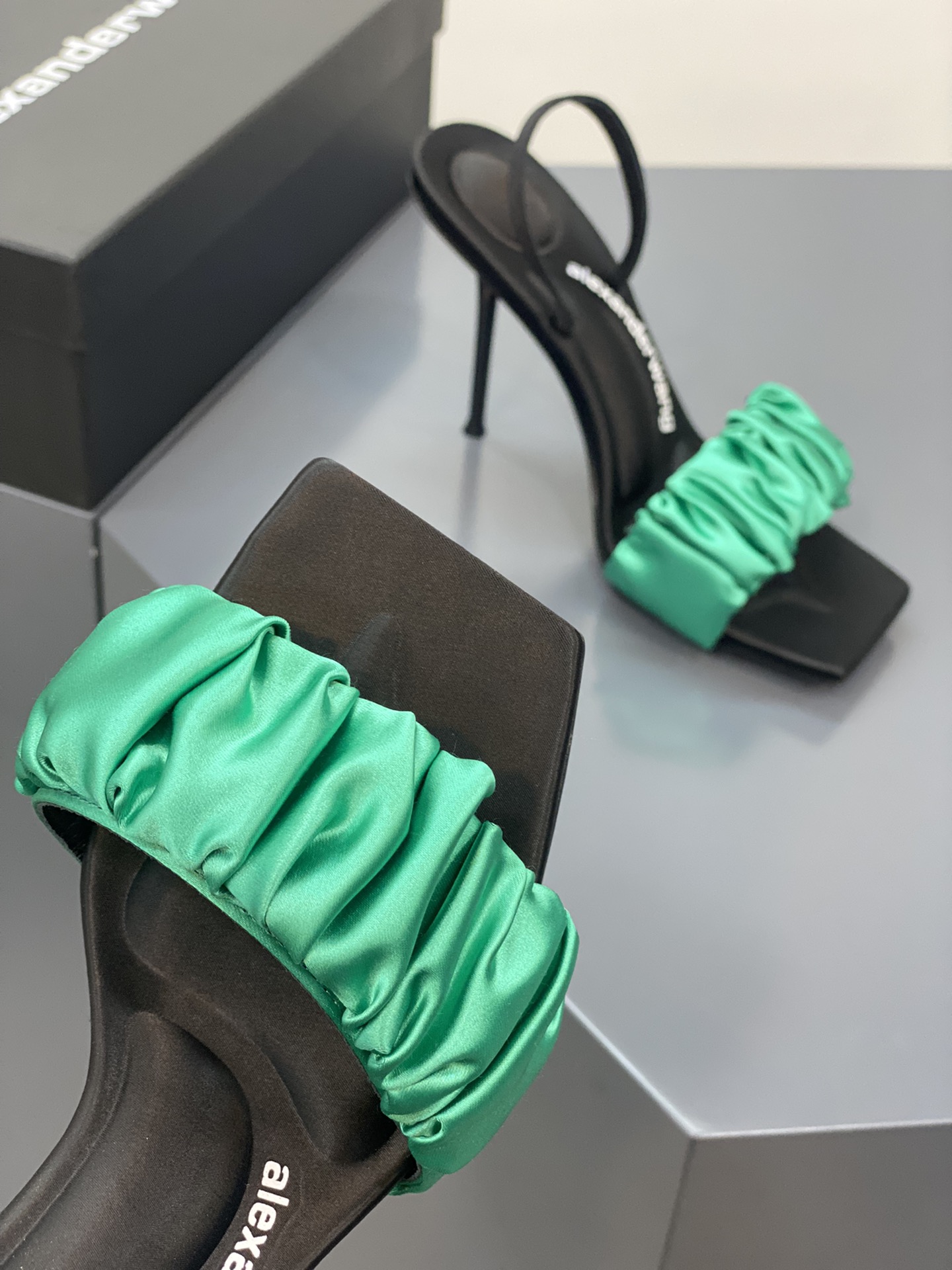A1exa*der heels