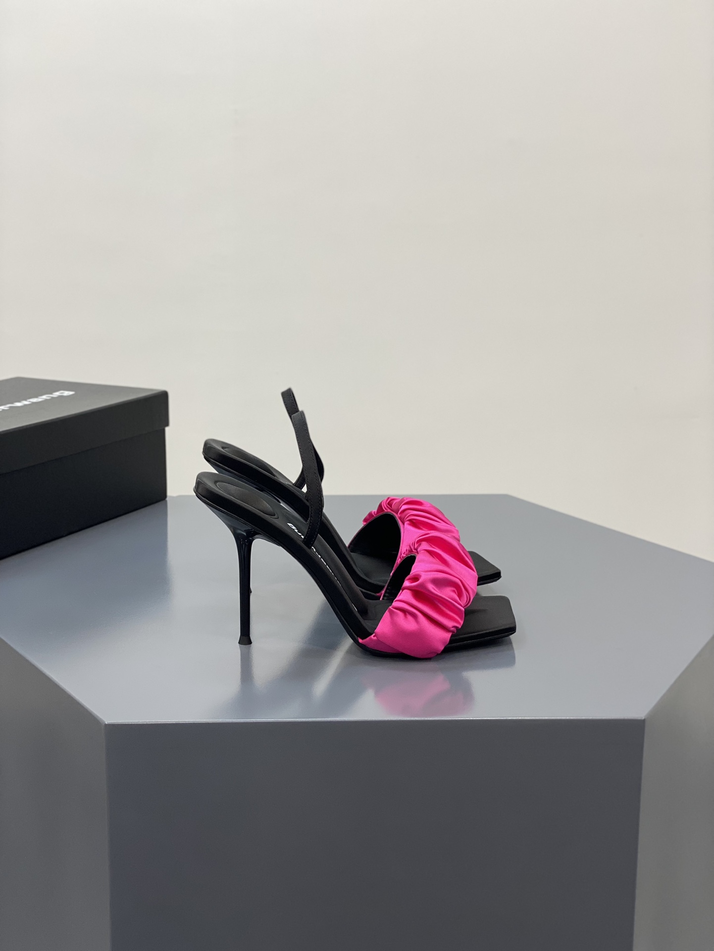 A1exa*der heels