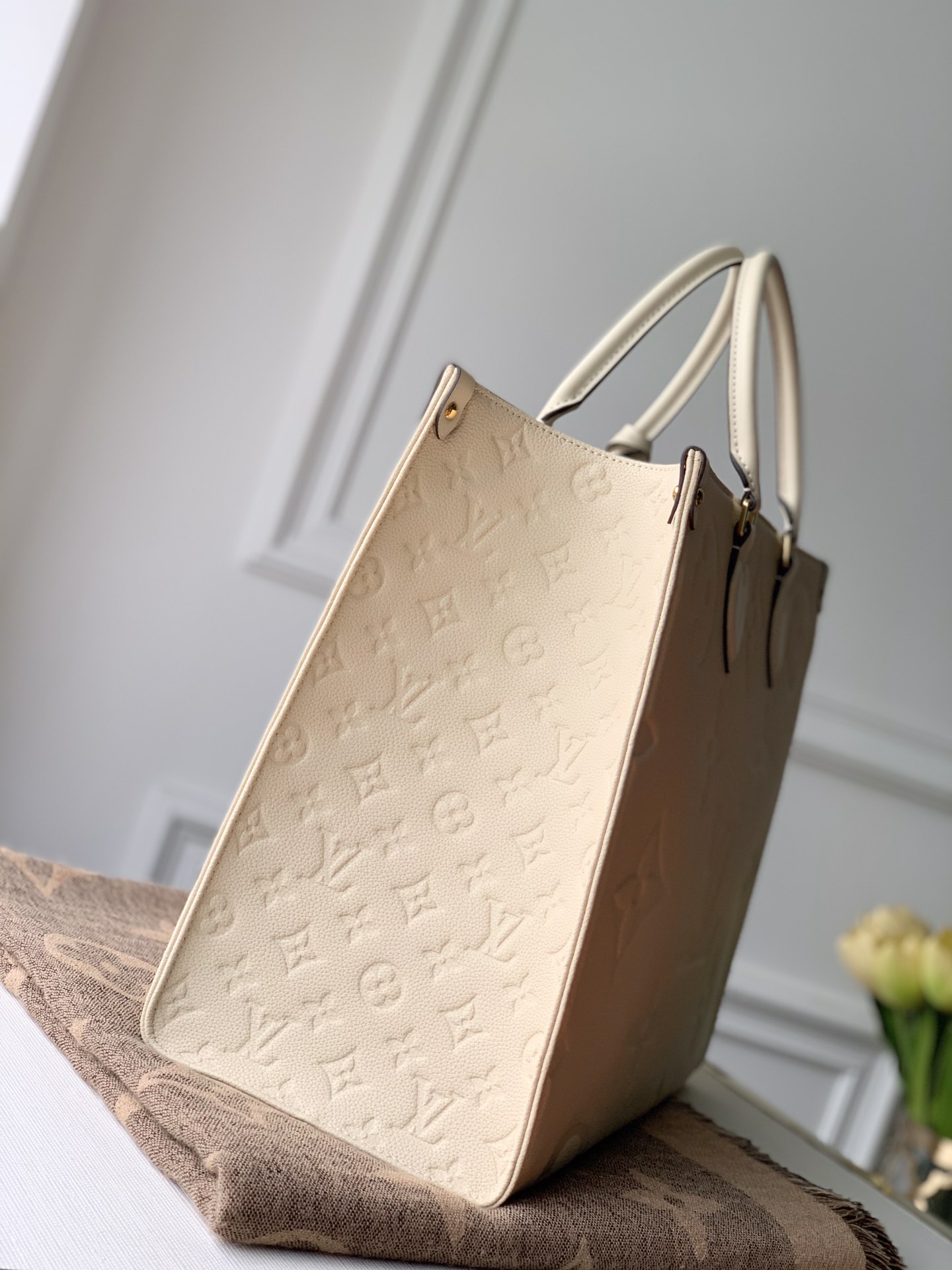 l0*is V*t0n onthego handbag-41*34*19cm