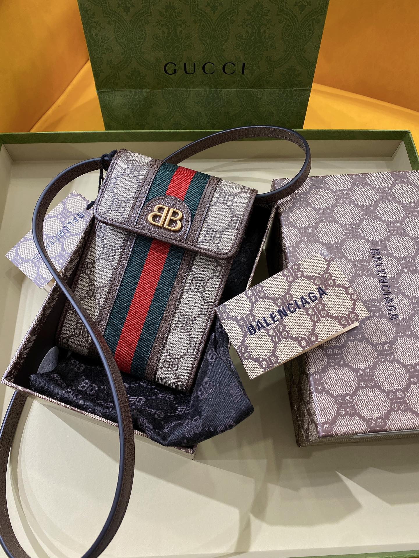 G*u*i&ba*len*cia*ga crossbody bag-11.5x18x3.5cm