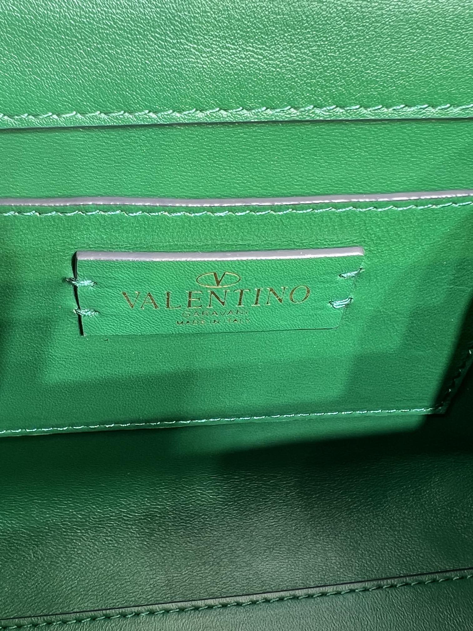 Va1e*ntin0 vlogo signature chain bag-19*13*9cm