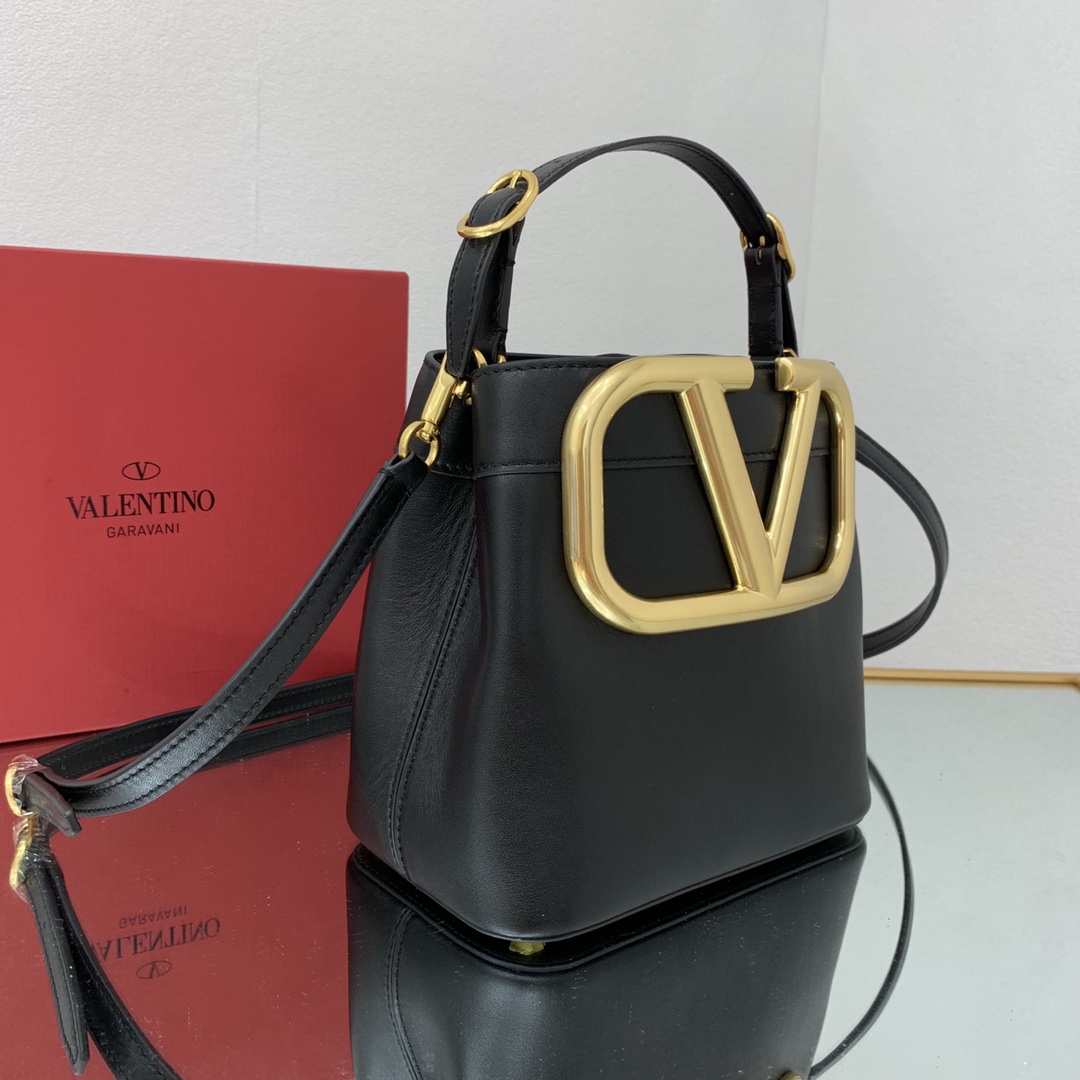 Va1e*ntin0 garavani s*pervee bag-20*19*12cm