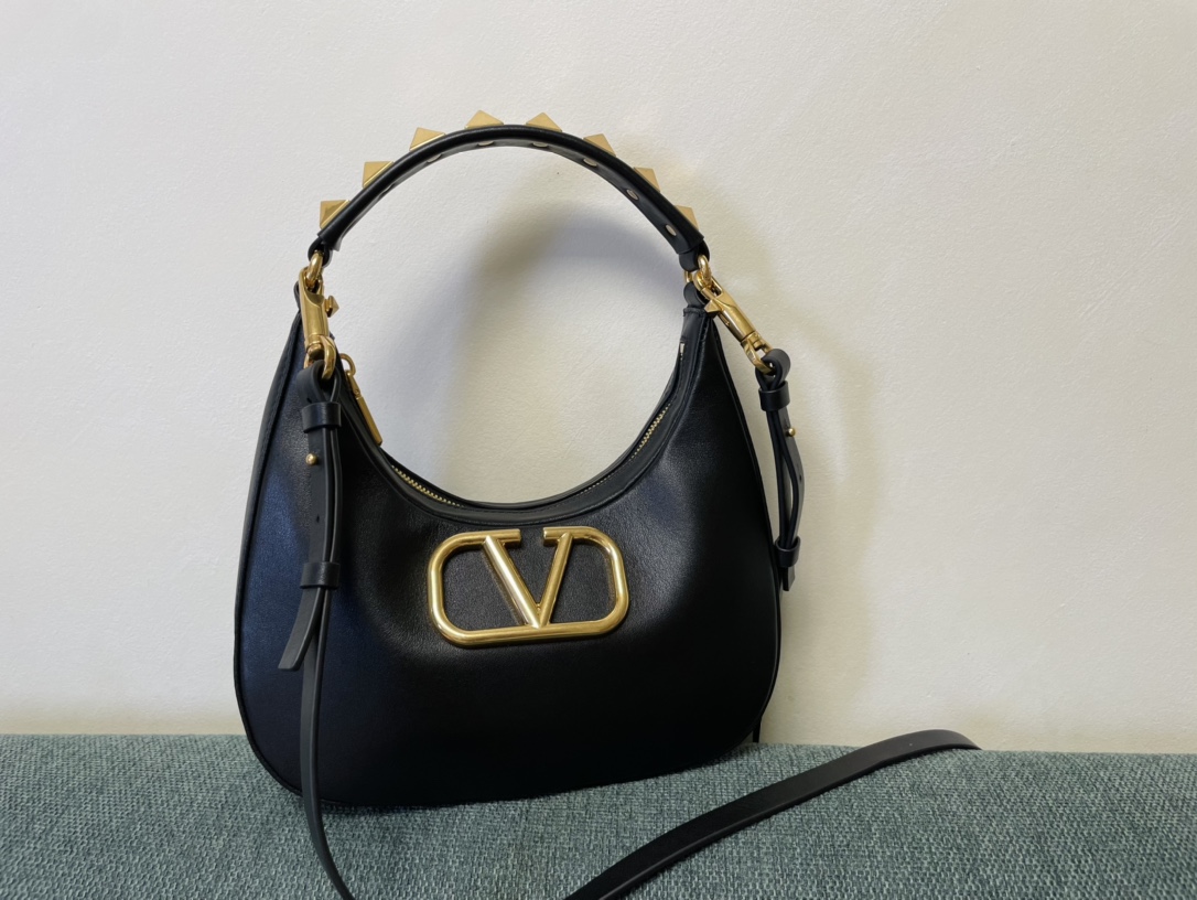 Va1e*ntin0 garavani studsign-26*30*7cm
