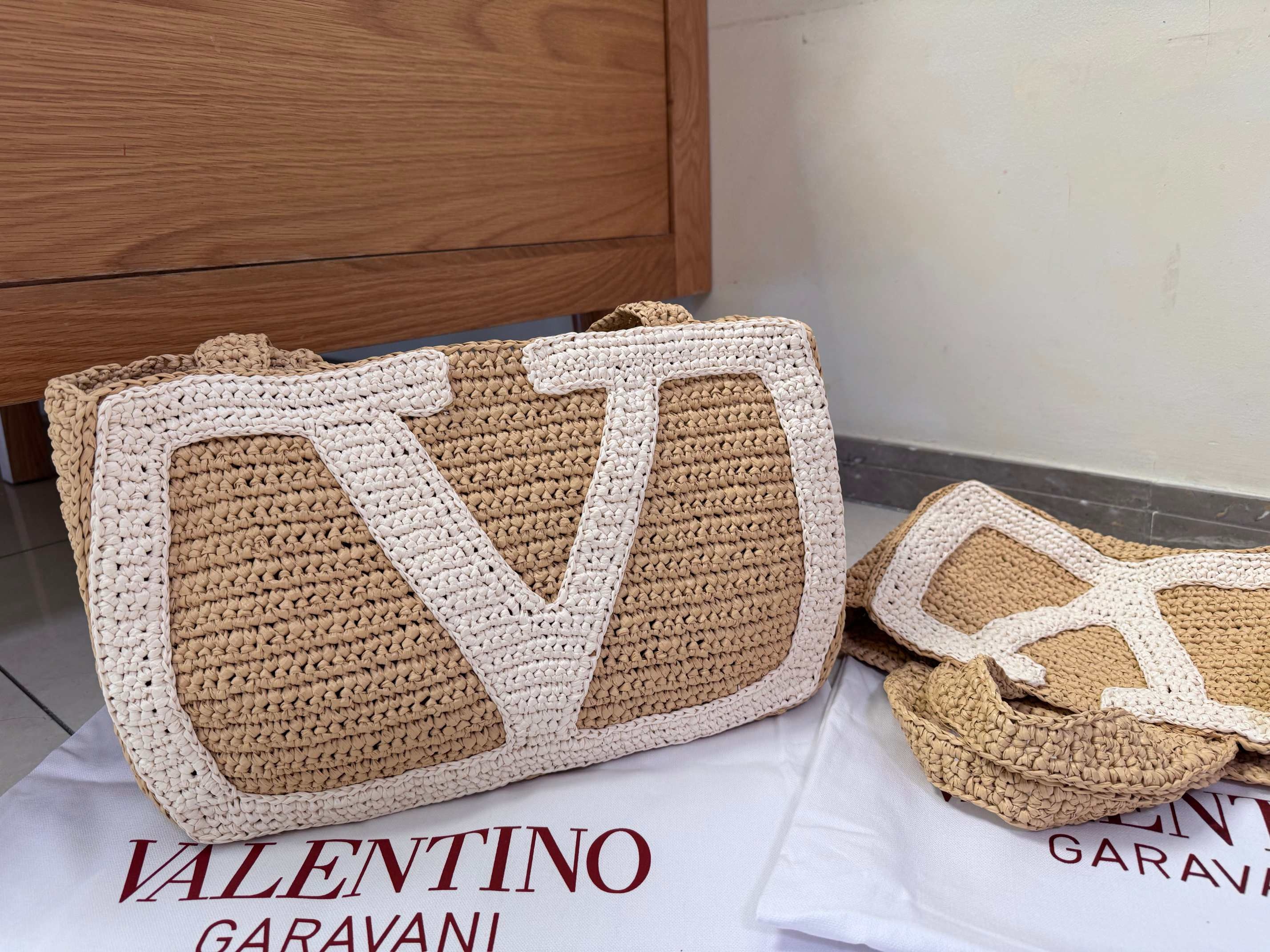 Va1e*ntin0 garavani viva tote bag